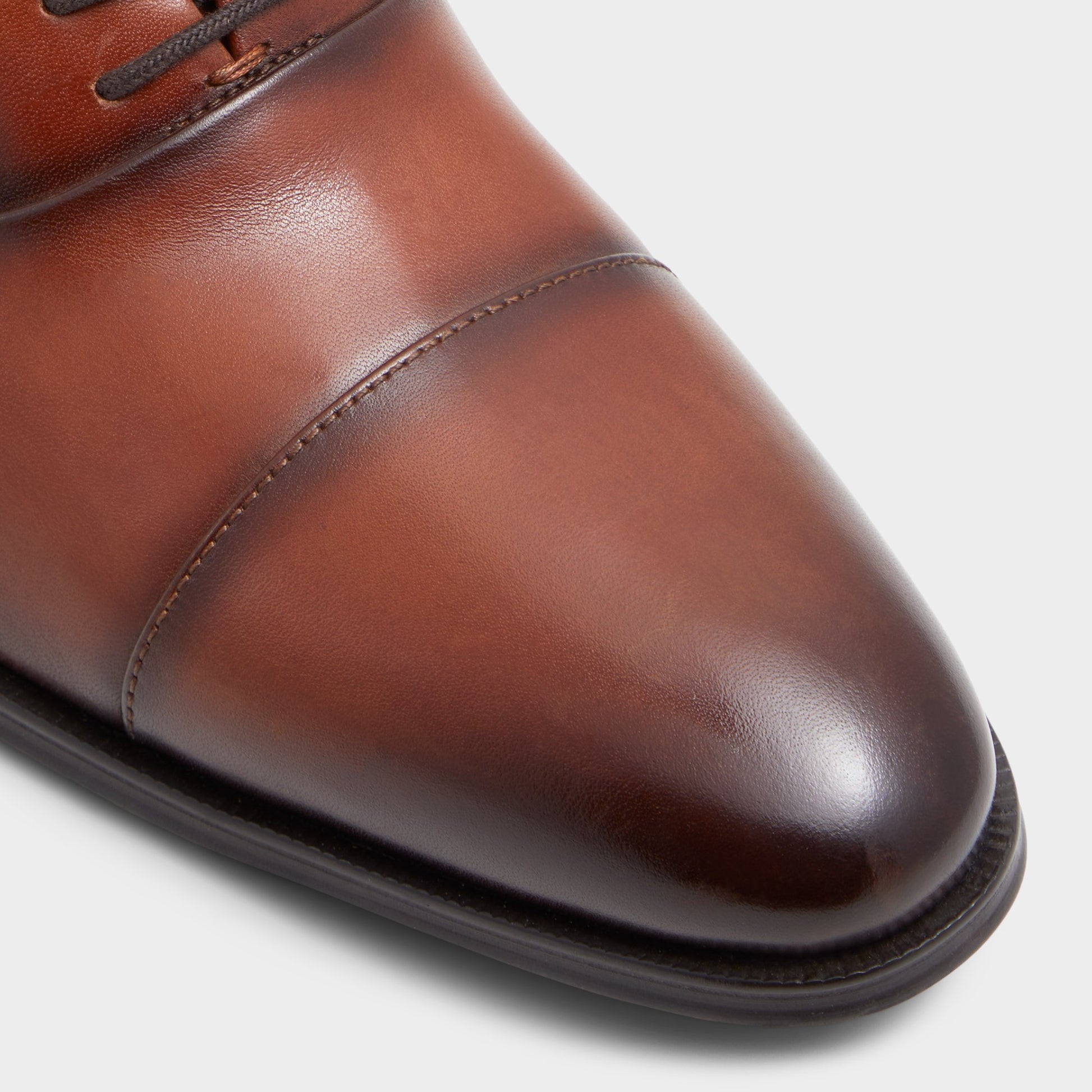 Close-up of the Light brown Osborne Oxford shoe