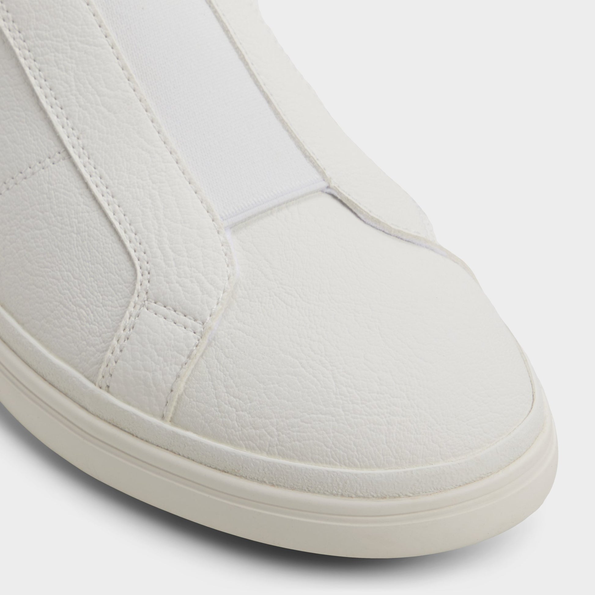 Gros plan de la Blanc Aros Sneaker sans lacets