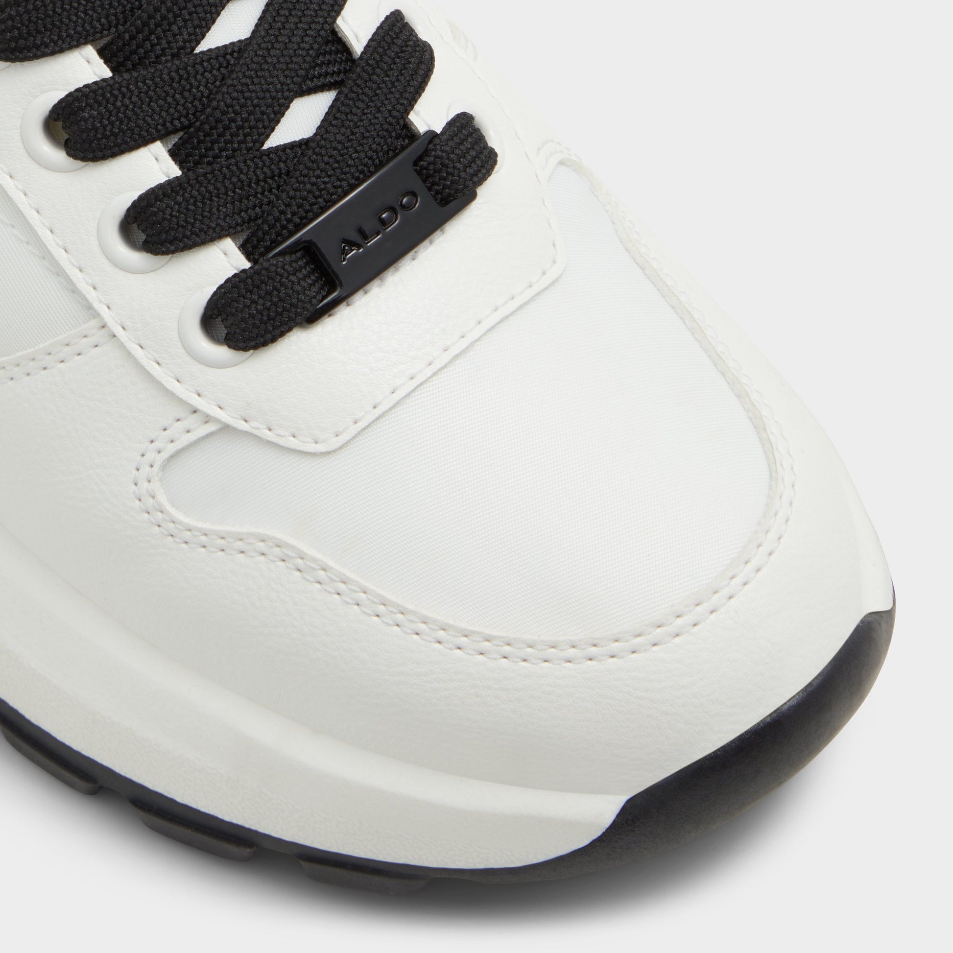 Close-up of the White Lisette Jogger sneaker