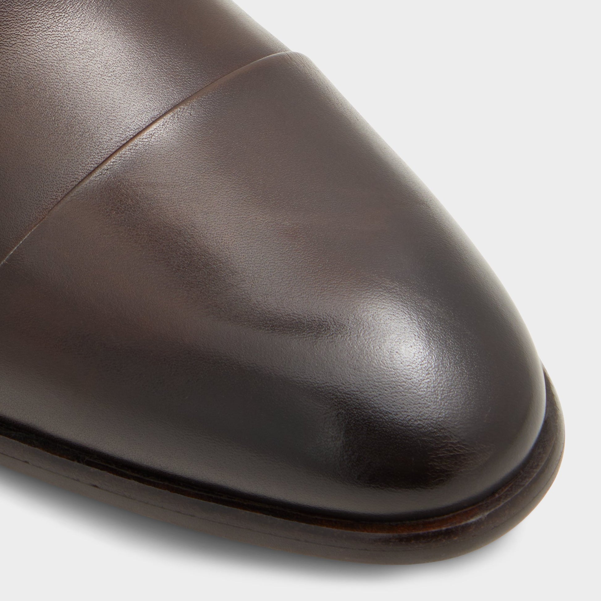 Close-up of the Dark Brown Meekes Oxford shoe