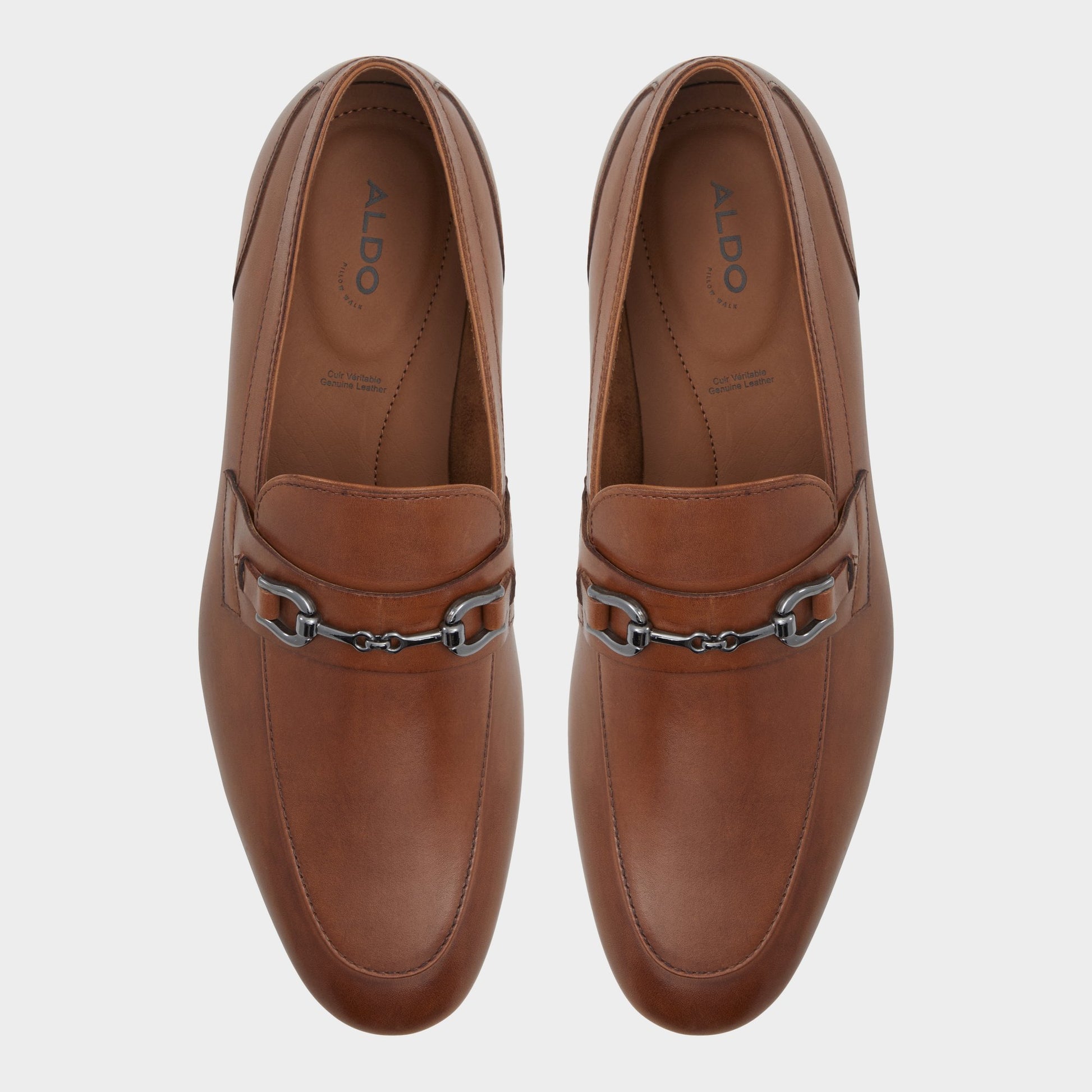 Top-down view of the Cognac Marinho Loafer