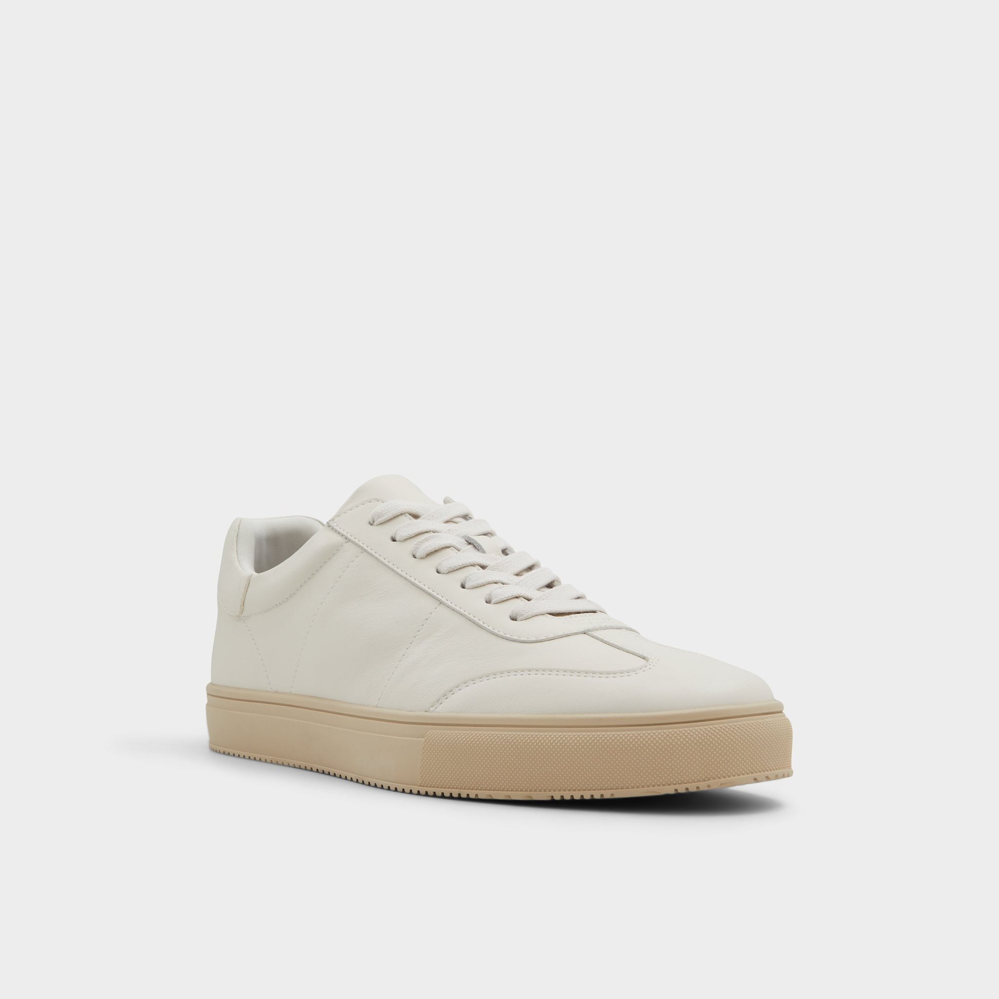 Three-quarter angle of Bone Ross Low top sneaker's front side