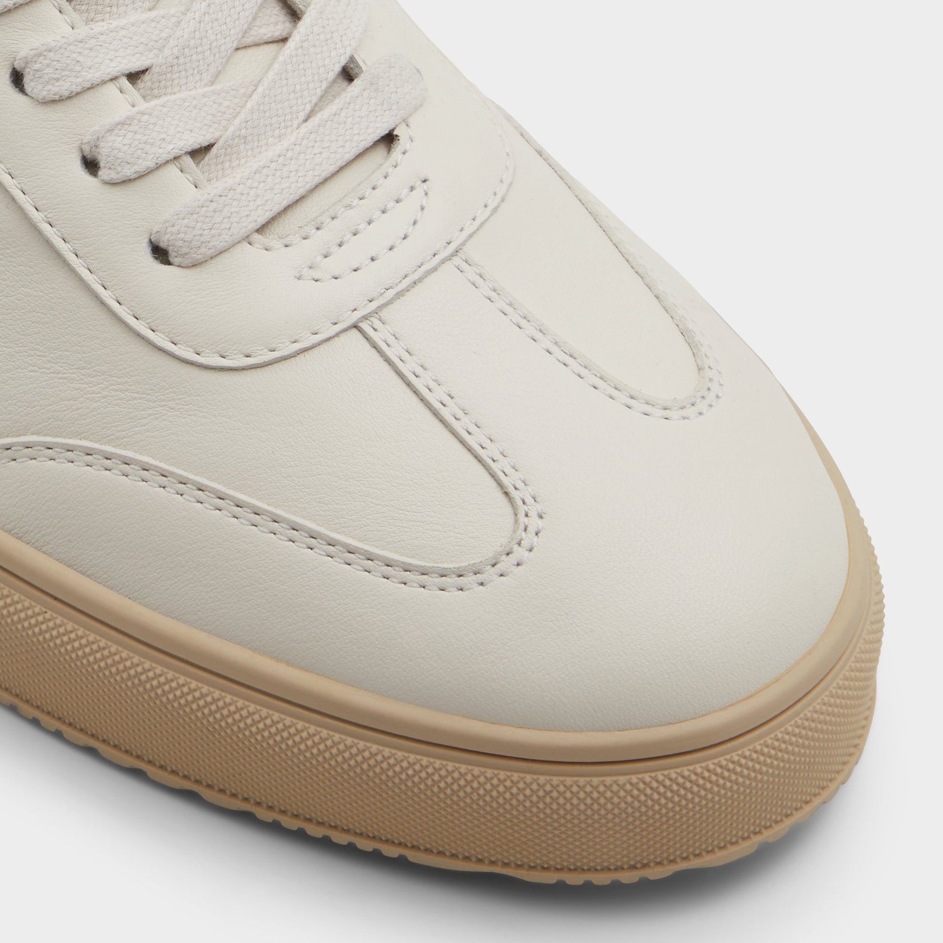 Close-up of the Bone Ross Low top sneaker