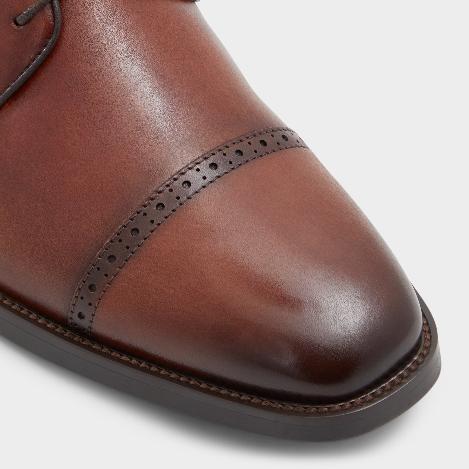 Close-up of the Cognac Bronko Derby shoe