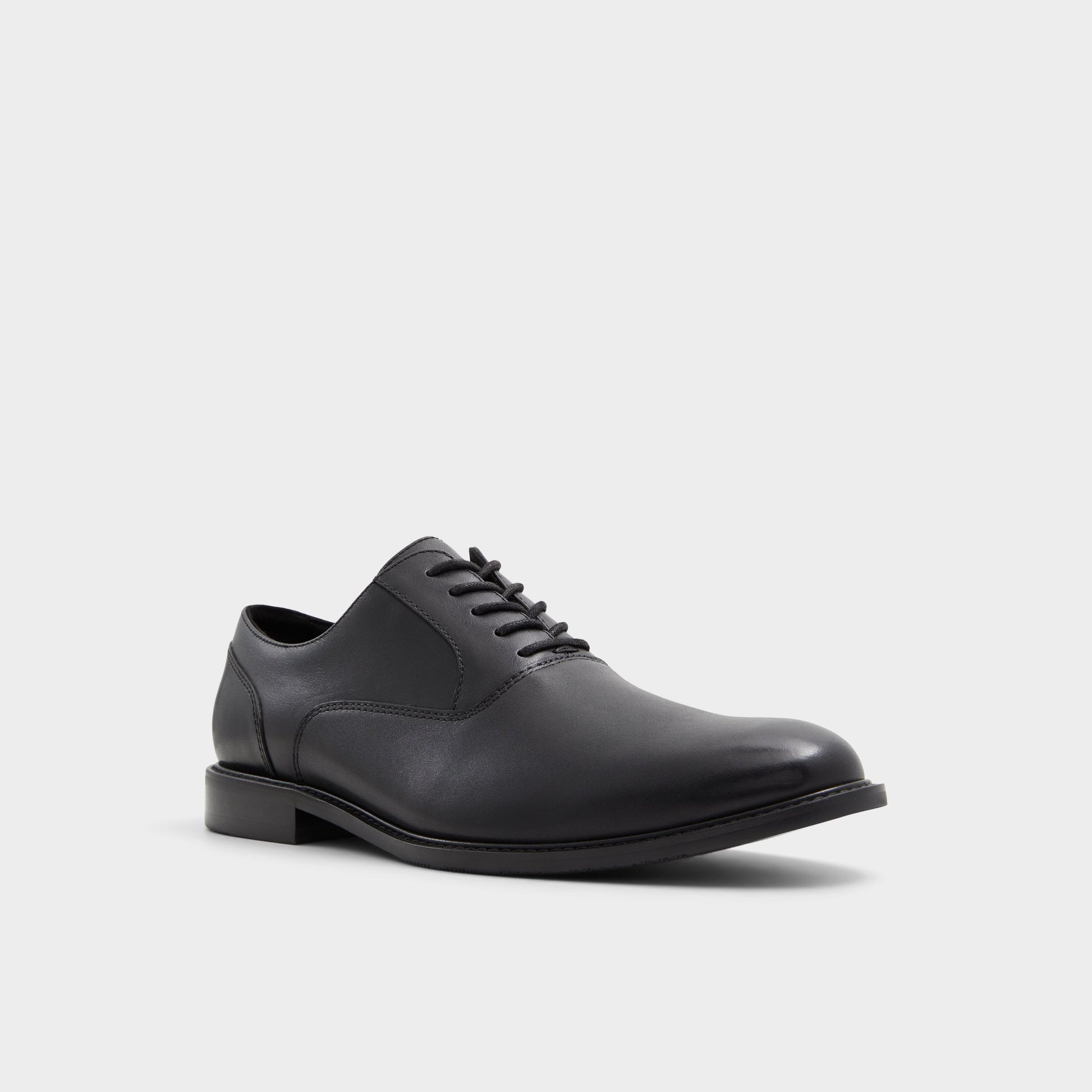 Three-quarter angle of Black Dason Oxford shoe's front side