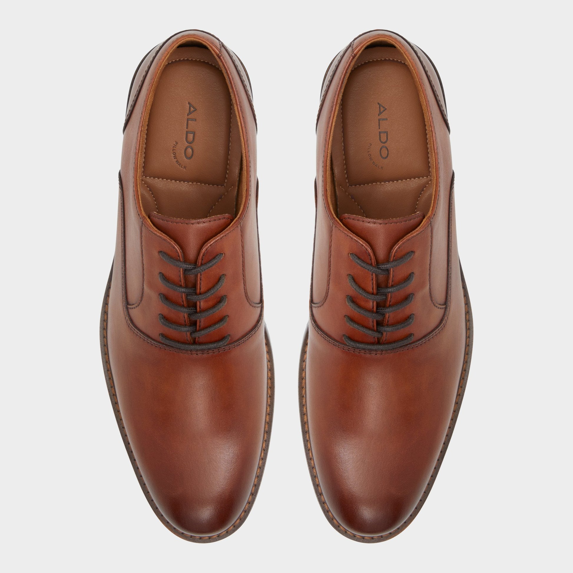 Top-down view of the Cognac Dason Oxford shoe