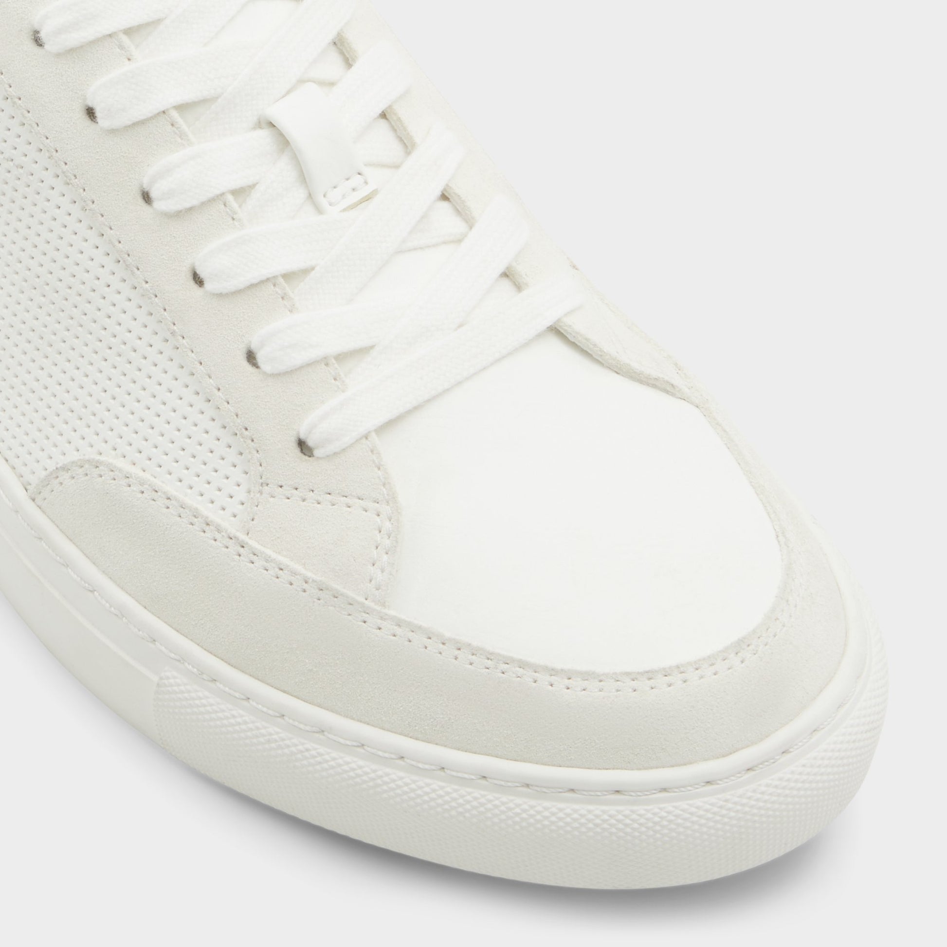 Close-up of the White Cityspec Low top sneaker