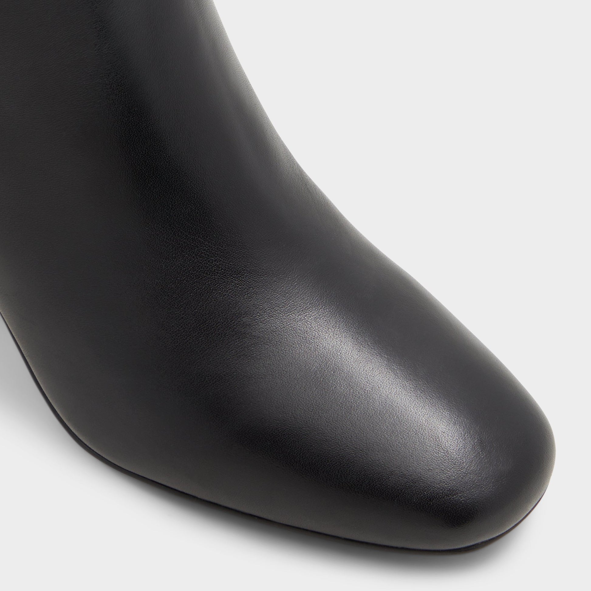 Close-up of the Black Sevorebaen Knee-high boot
