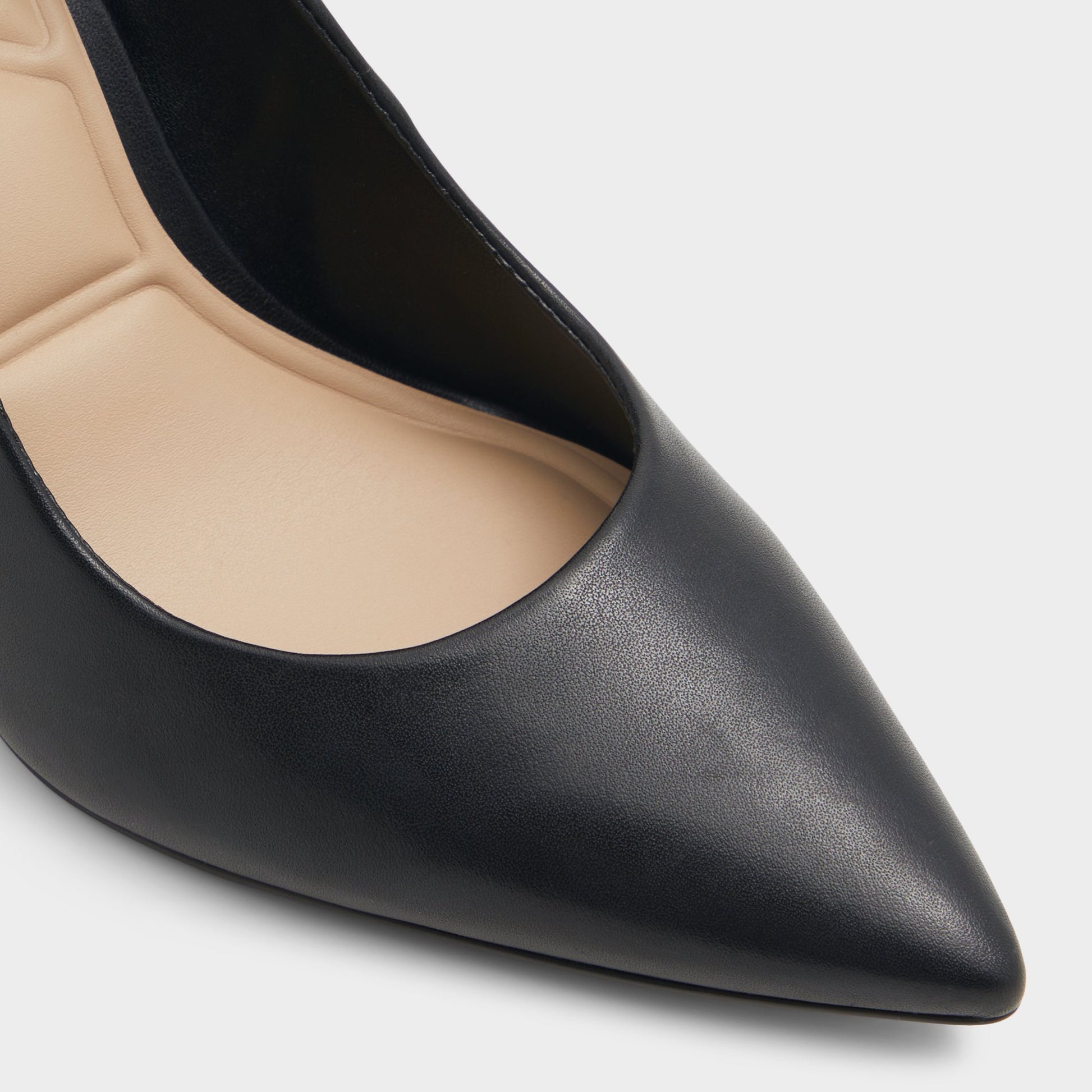 Close-up of the Black Javabriryn Pump