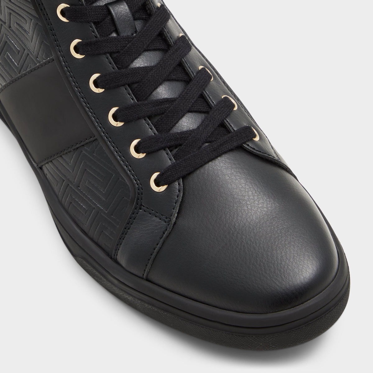 Gros plan de la Noir Corydon High top sneaker