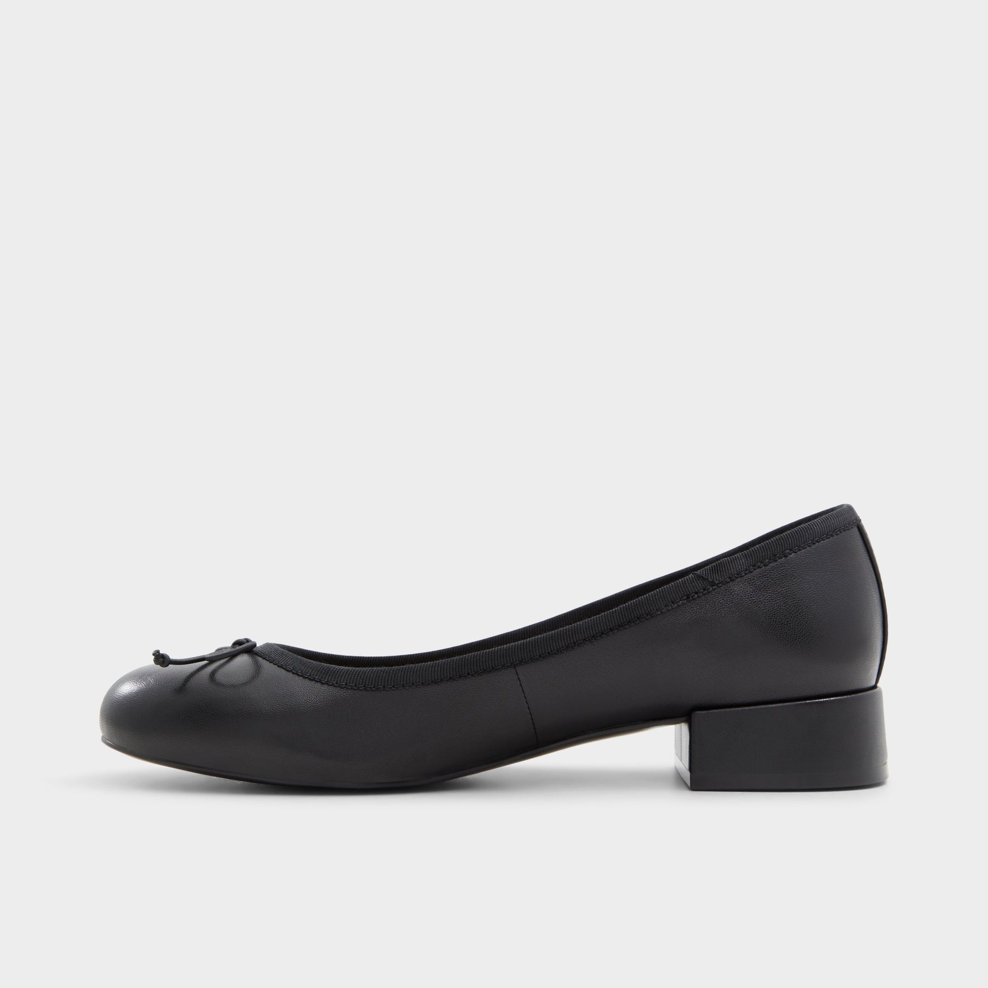 Vue latérale de Noir Aliette Ballerine