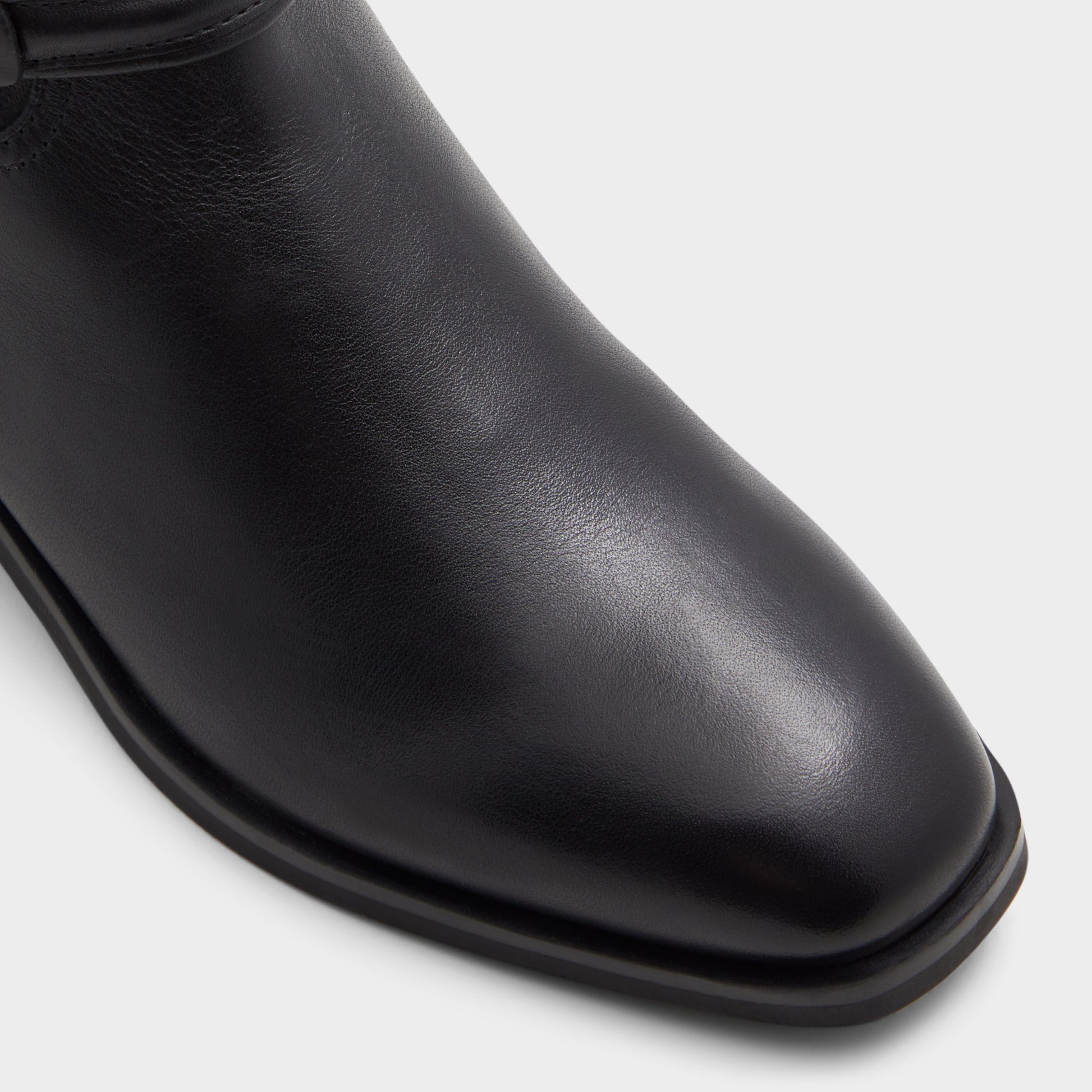 Close-up of the Black Ocynwan Riding boot