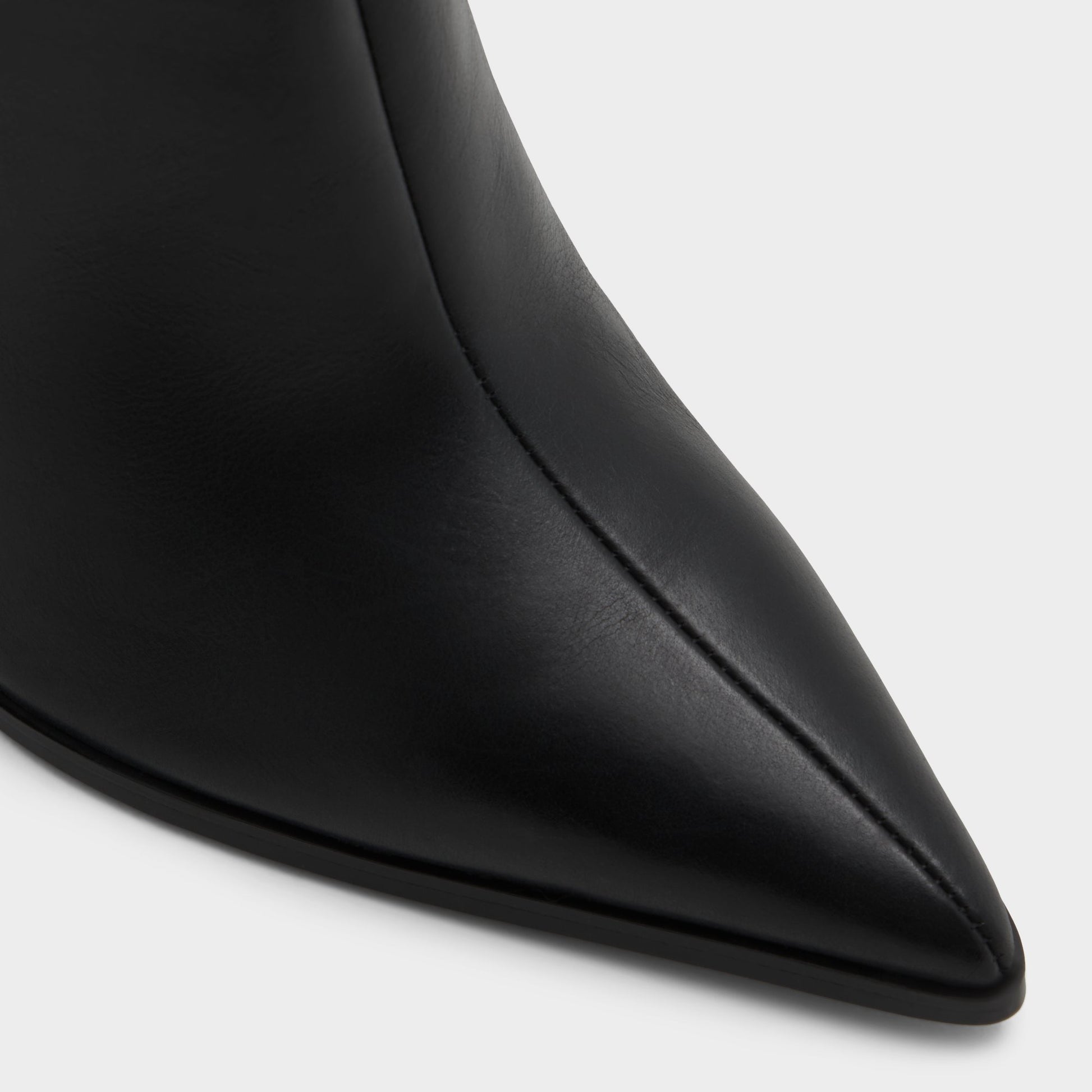 Close-up of the Black Maybellie-wc Knee-high boot