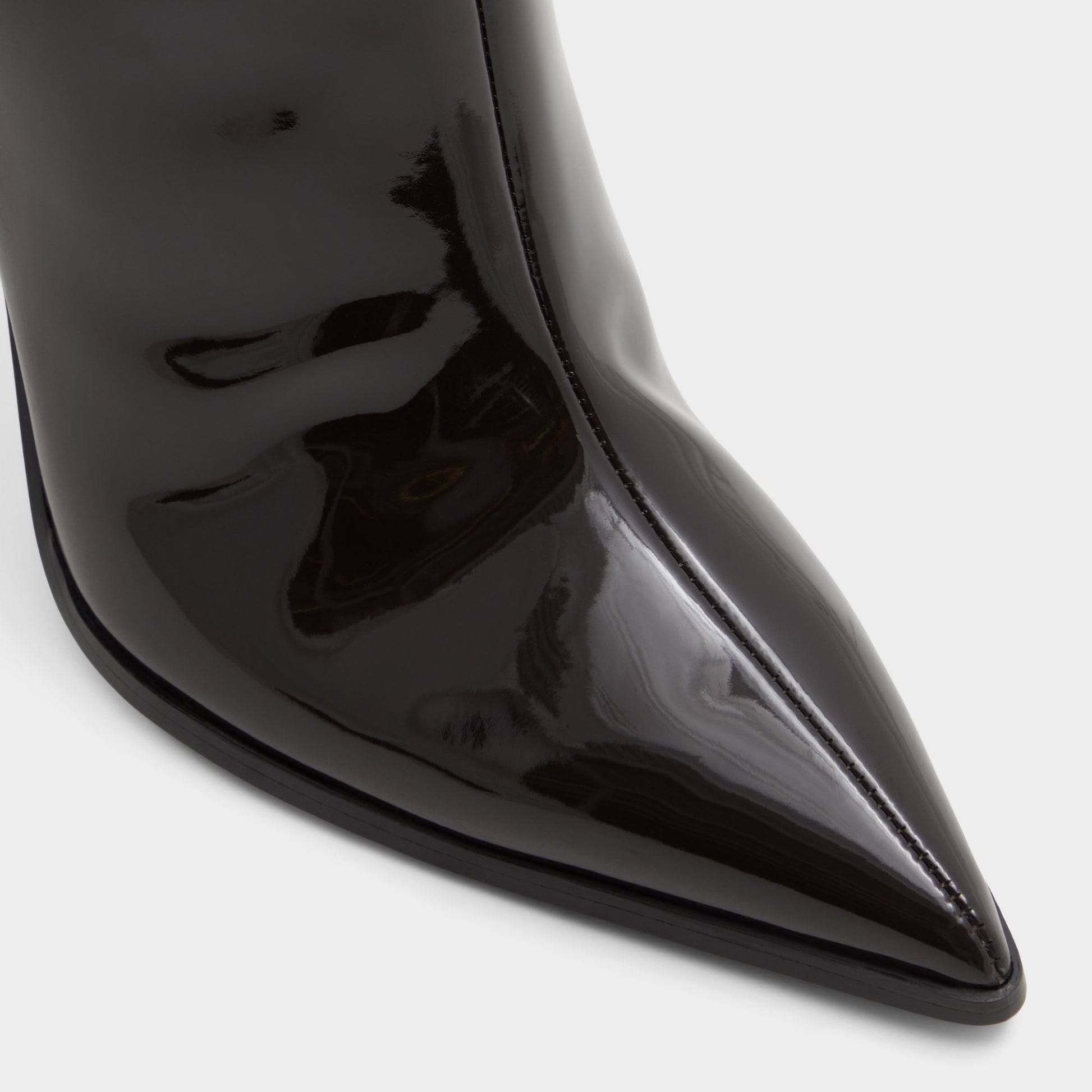 Close-up of the Dark Brown Maybellie-wc Knee-high boot