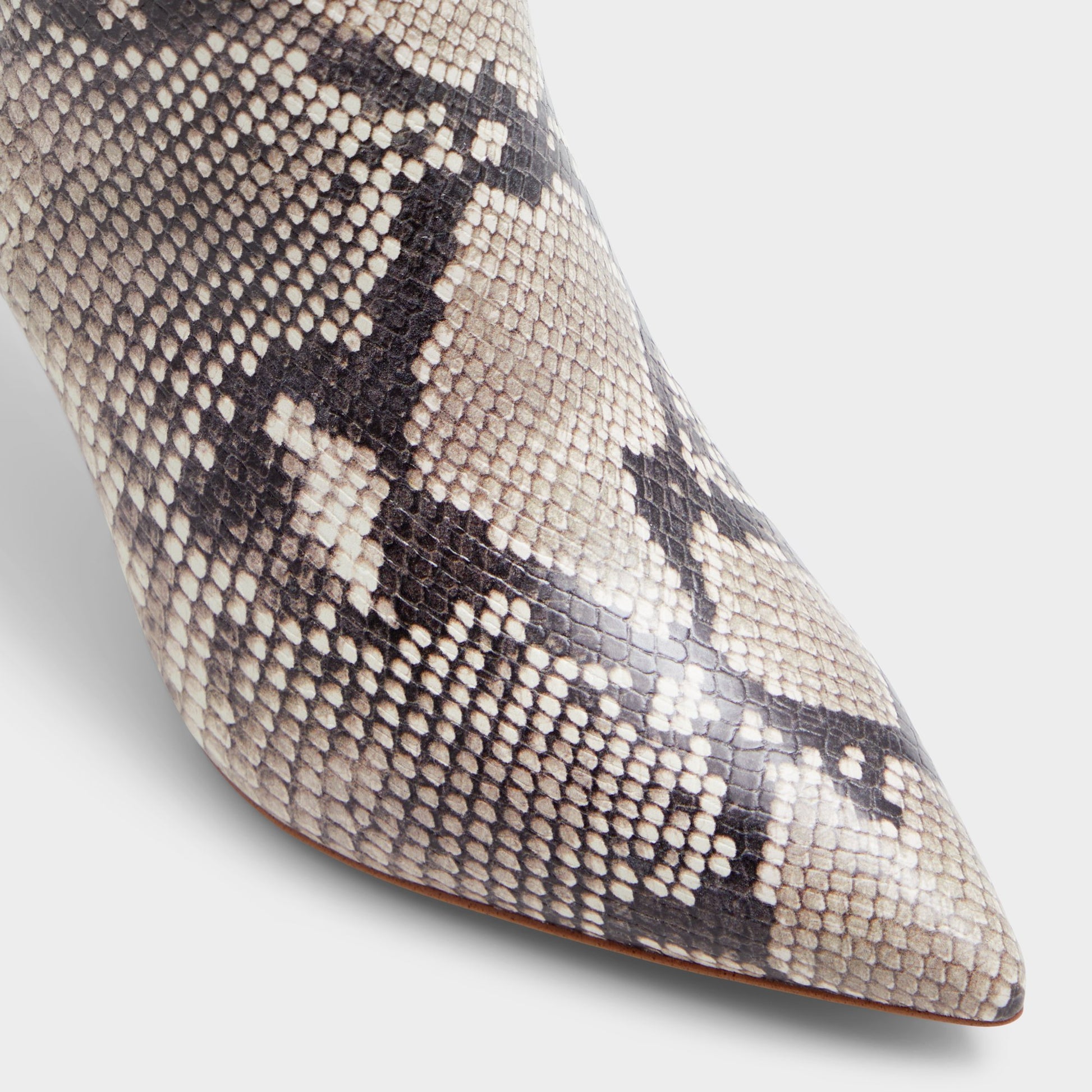 Close-up of the Beige Overflow Laroche Knee-high boot