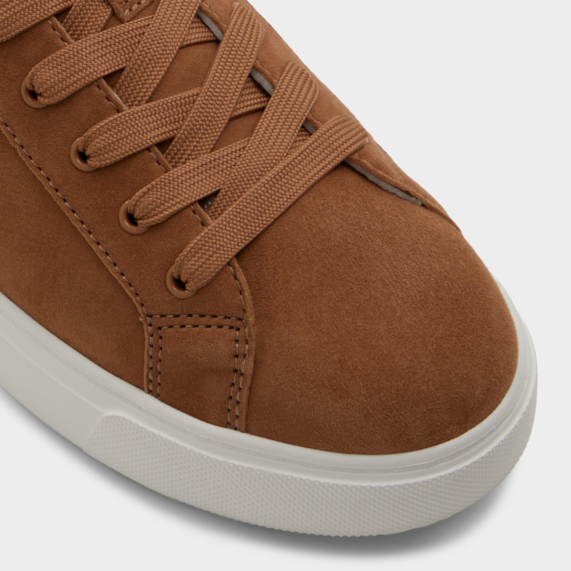 Close-up of the Light Brown Merrylyn Low top sneaker