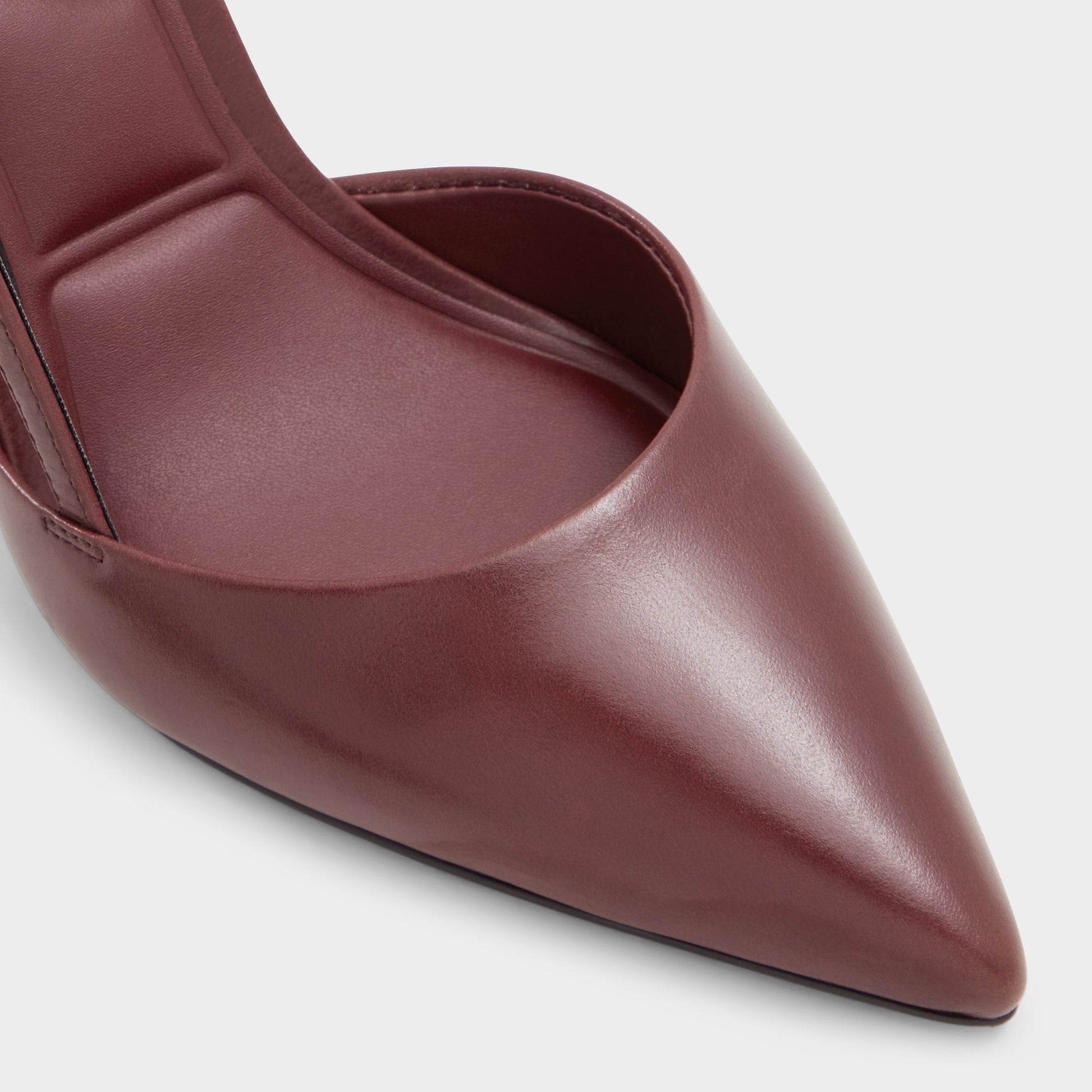 Close-up of the Bordo Darabriver Slingback pump
