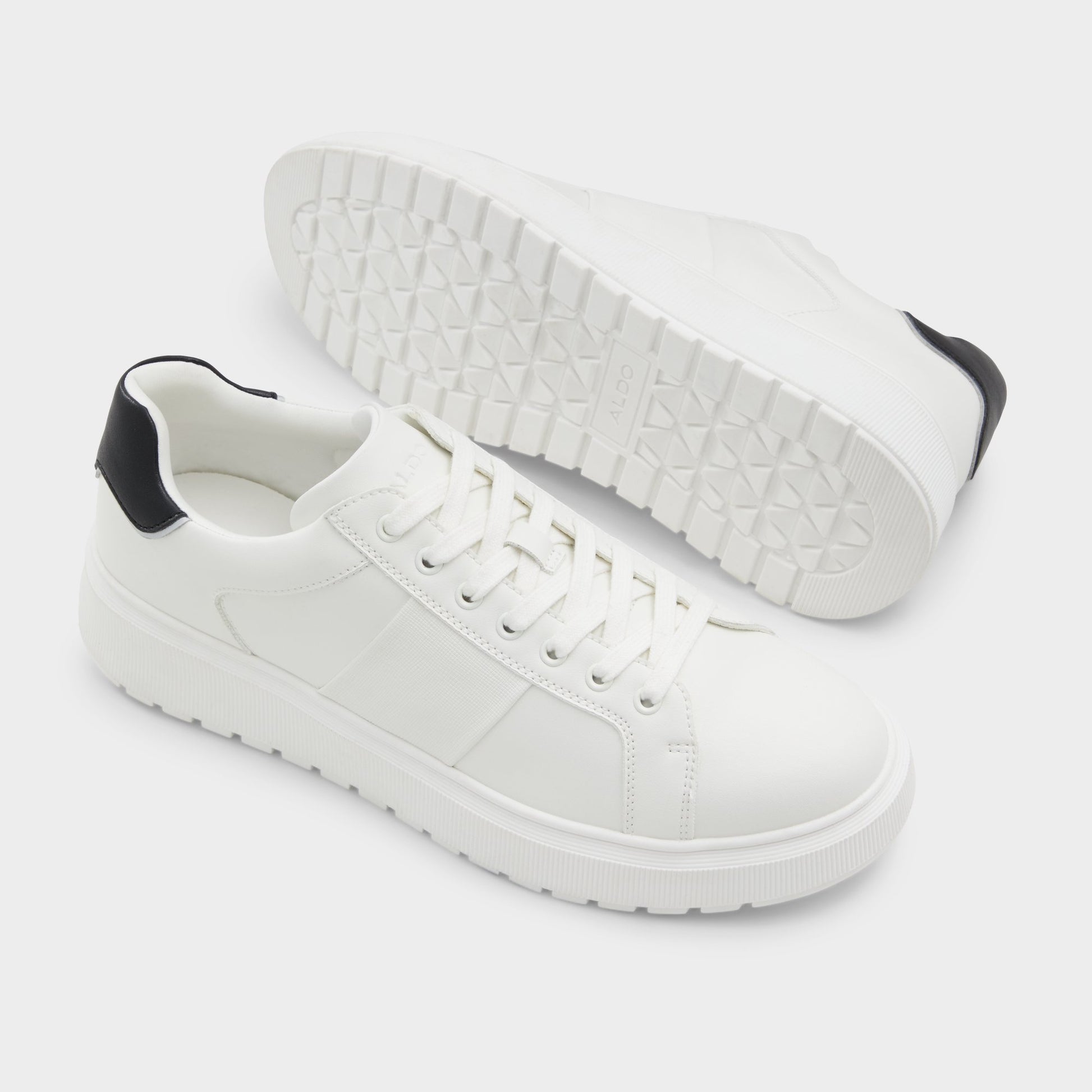 Highlighted view of a pair of White Ander Low top sneakers