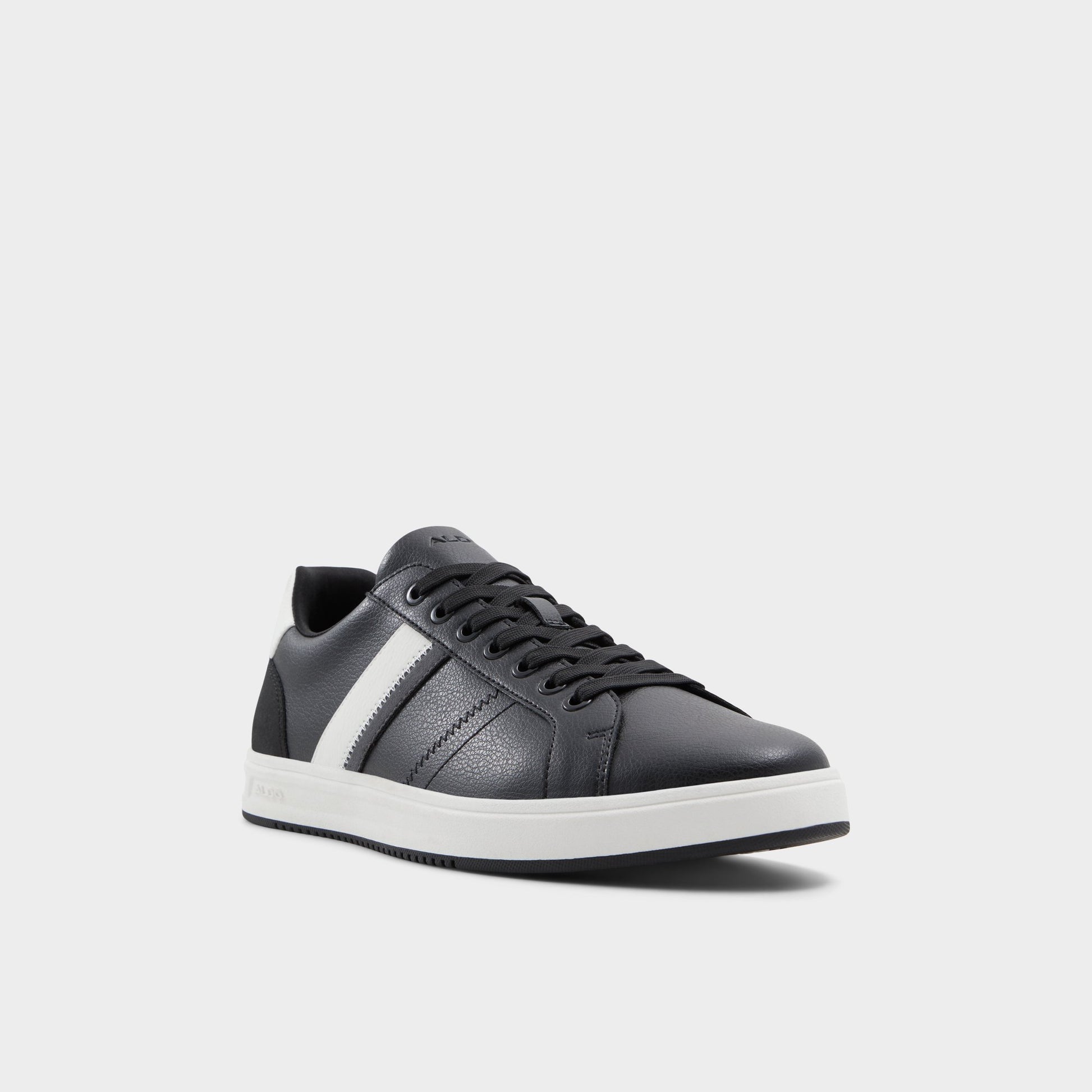 Three-quarter angle of Open Black Citywalk Low top sneaker's front side
