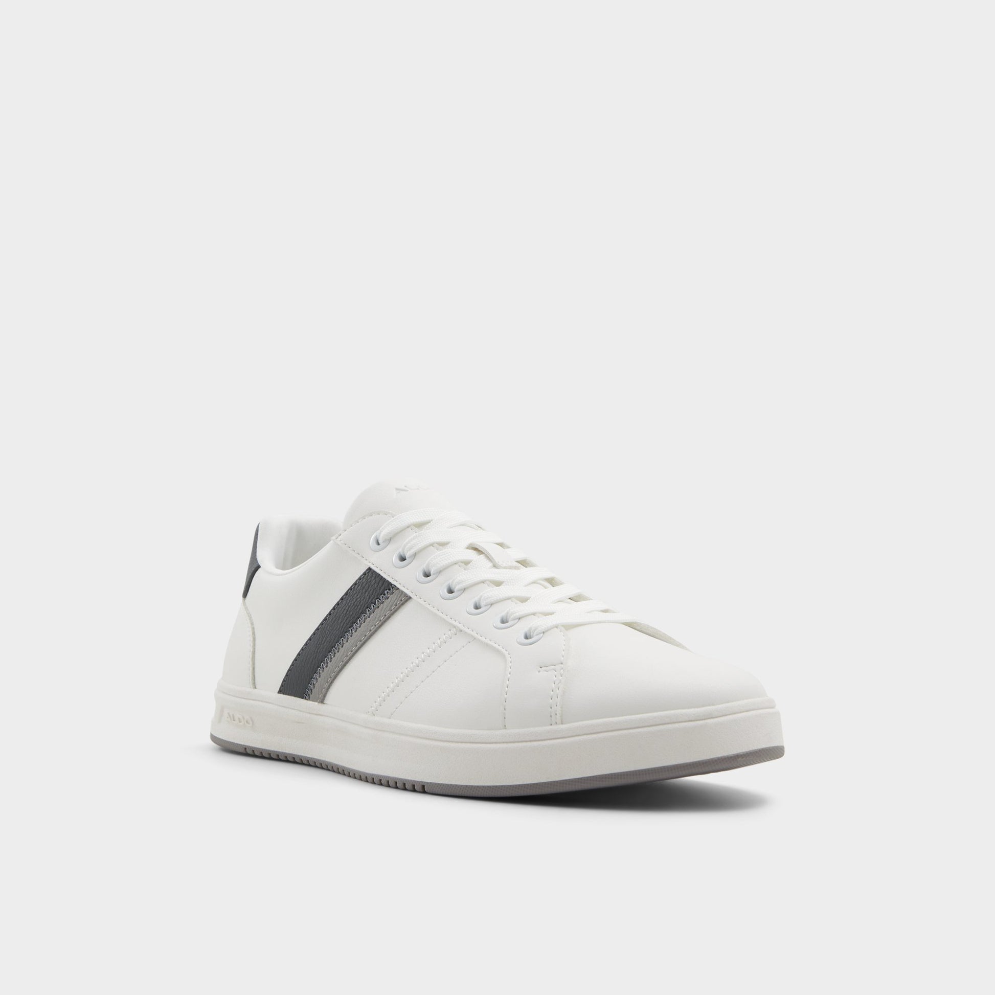 Three-quarter angle of Open White Citywalk Low top sneaker's front side