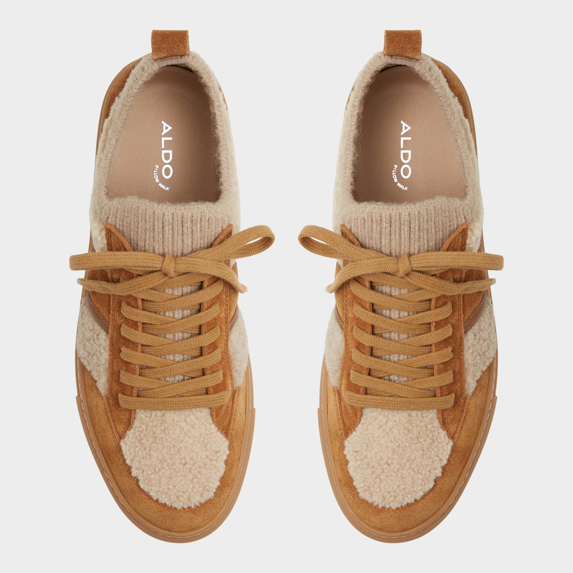 Top-down view of the Cognac Owens Low top sneaker