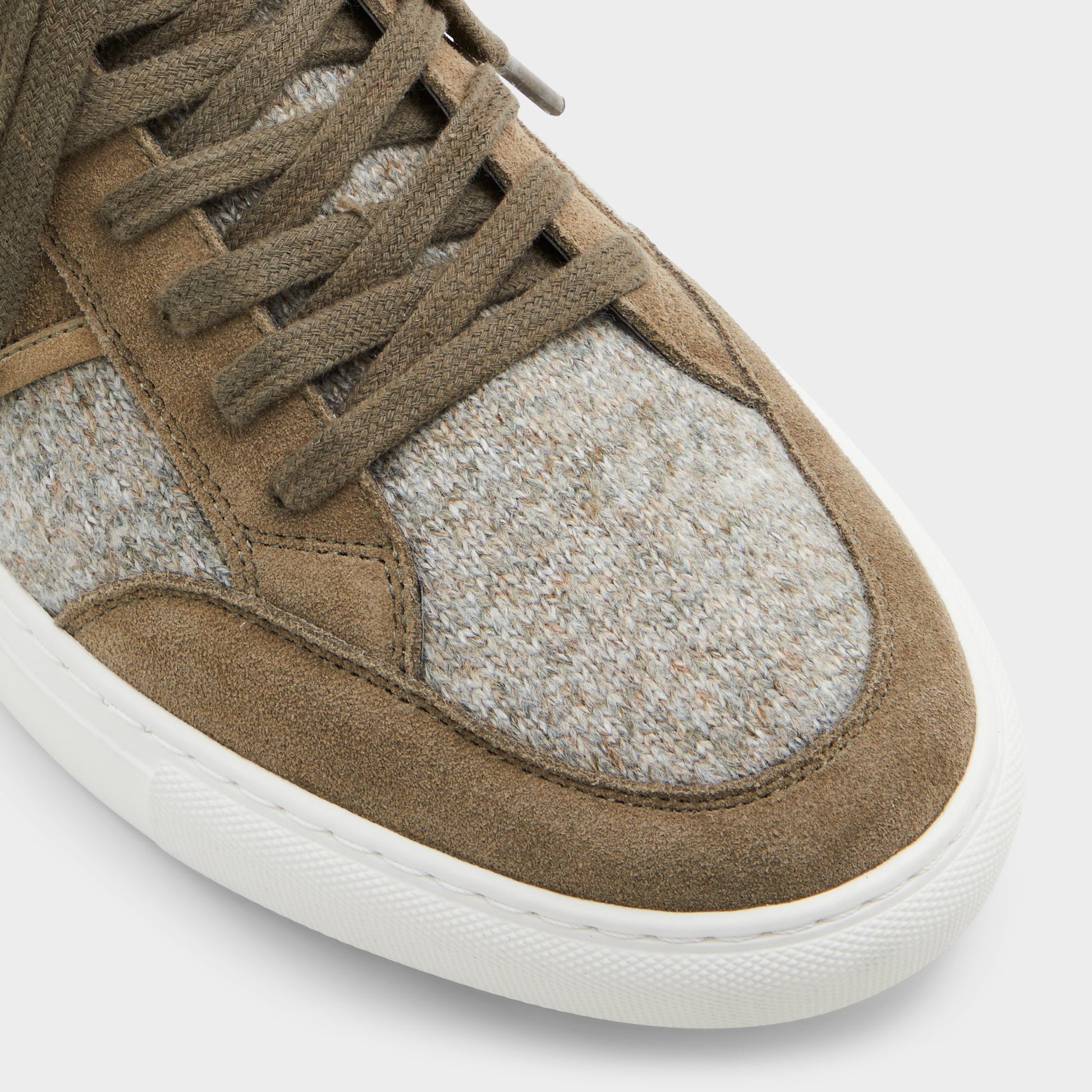Close-up of the Khaki Owens Low top sneaker