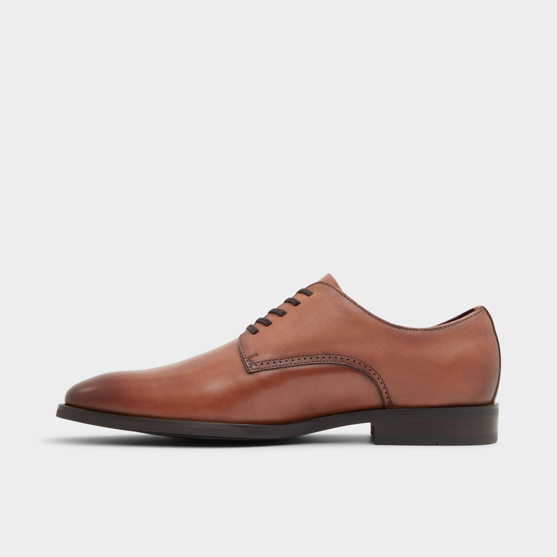 Side view of Cognac Amares Derby shoe