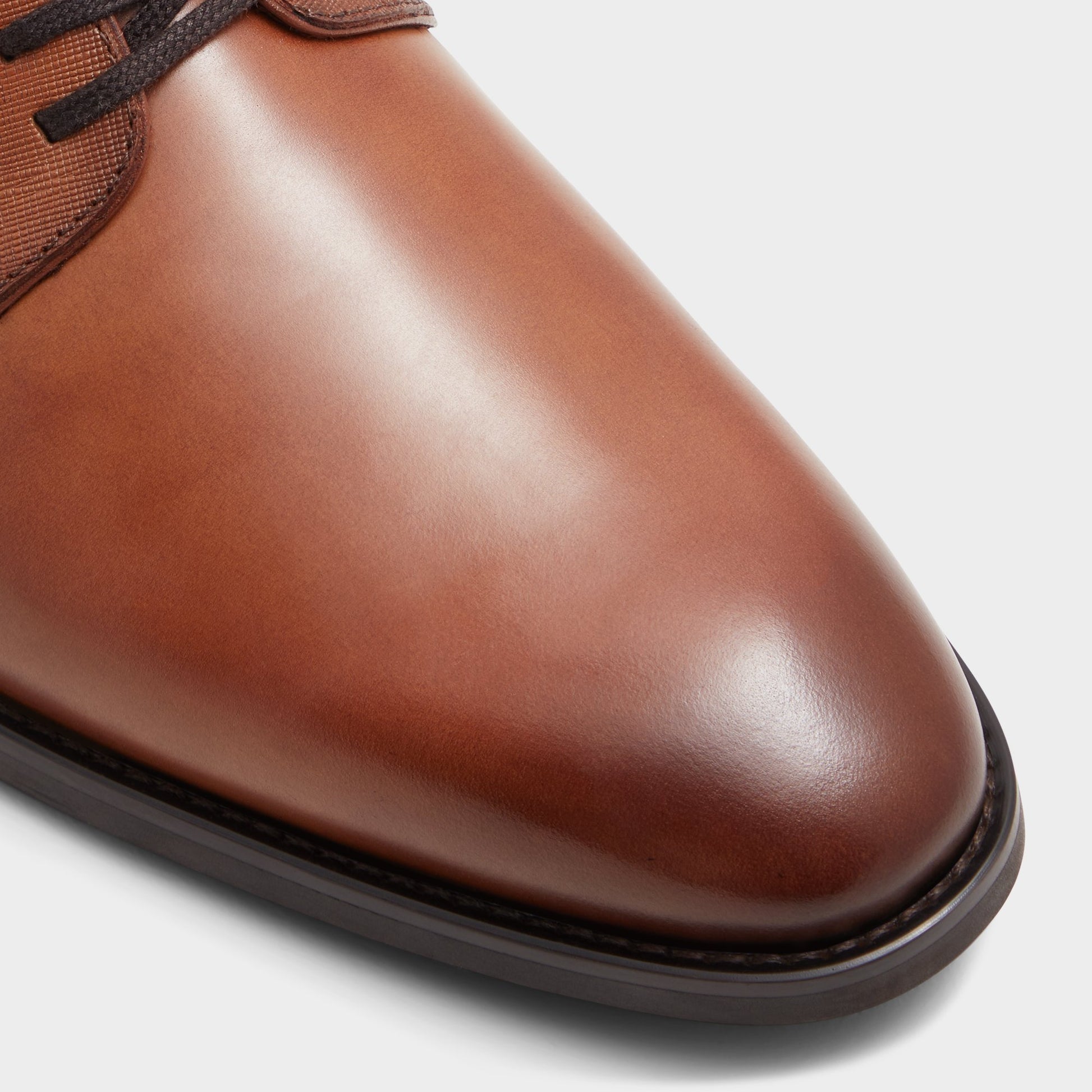 Close-up of the Cognac Amares Derby shoe