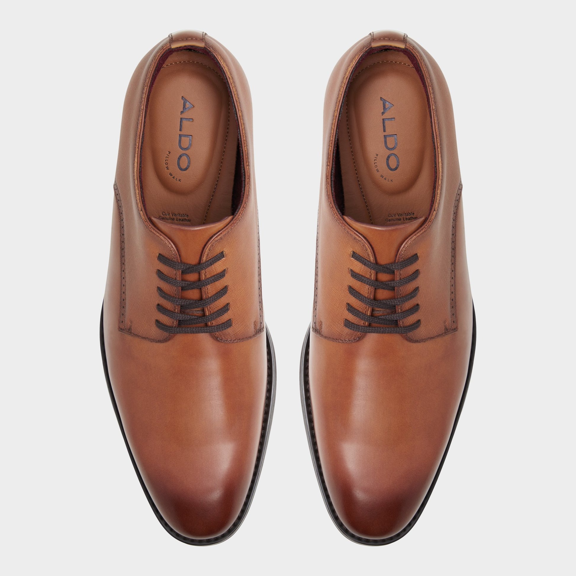 Top-down view of the Cognac Amares Derby shoe