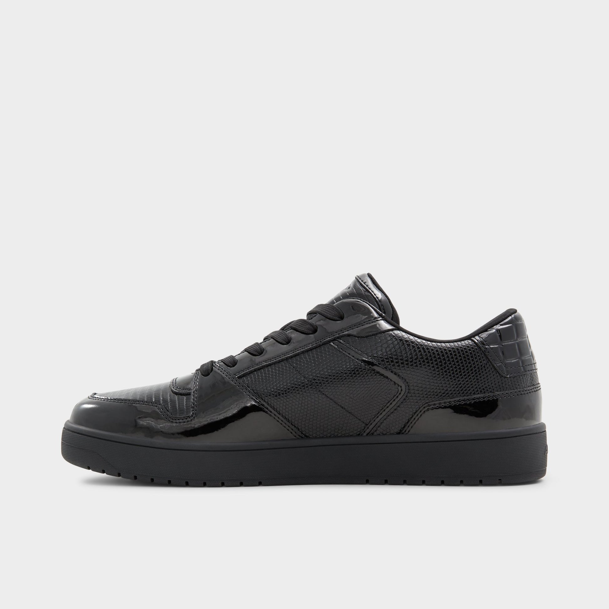 Side view of Black Zethan Low top sneaker