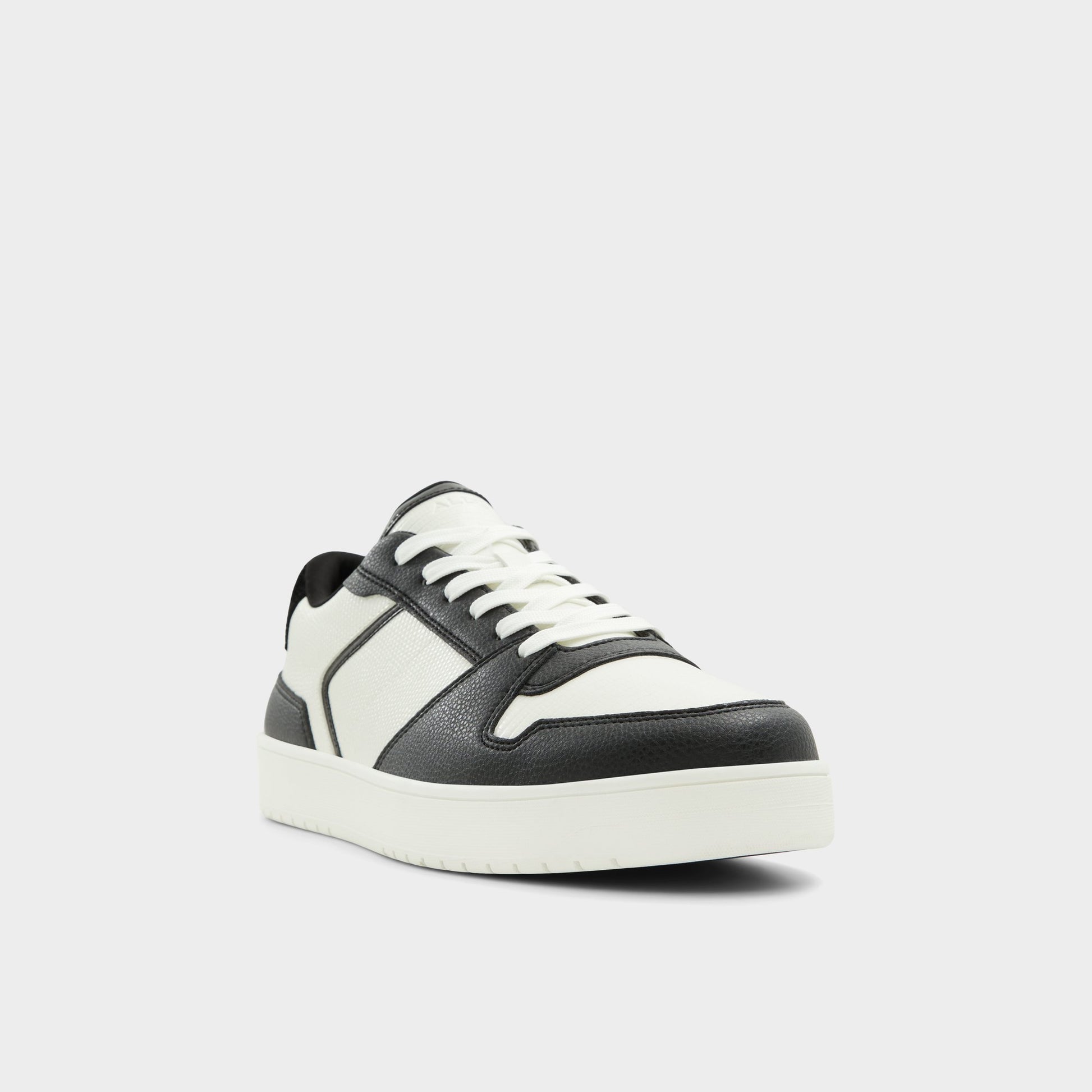 Three-quarter angle of Black/White Zethan Low top sneaker's front side