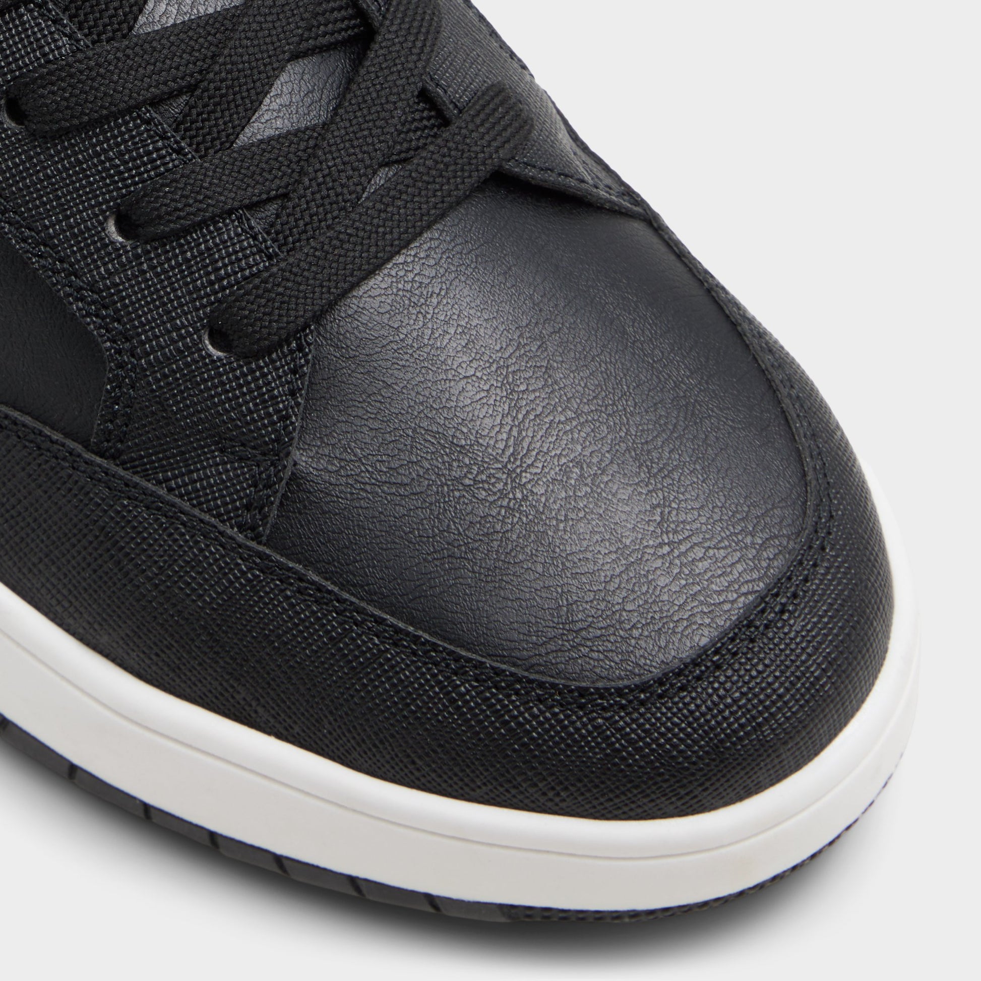 Close-up of the Black Victor High top sneaker