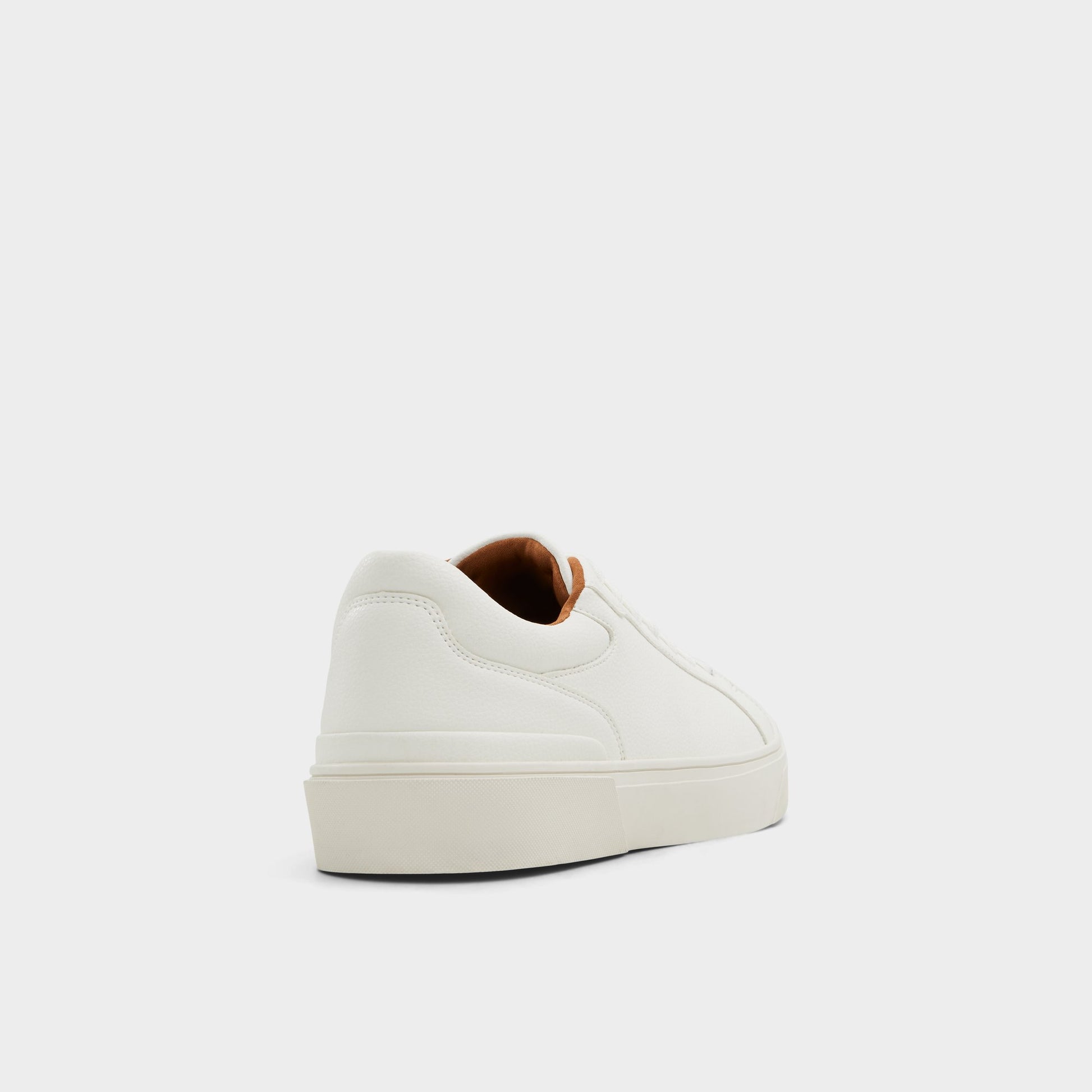 Three-quarter angle of White Willio Low top sneaker's back side