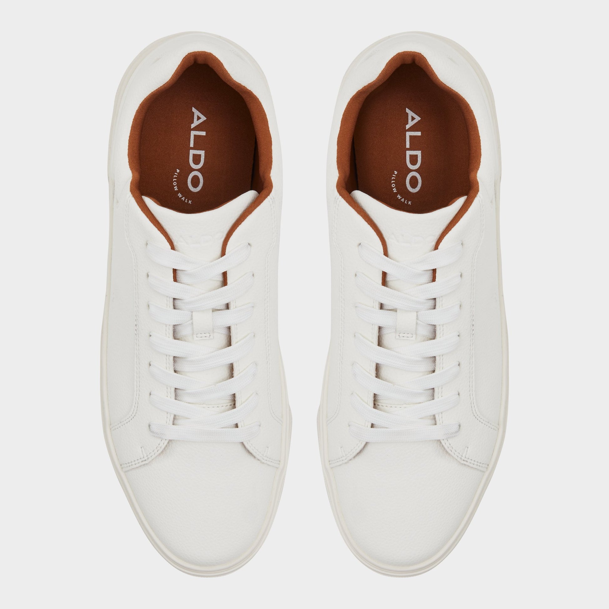 Top-down view of the White Willio Low top sneaker