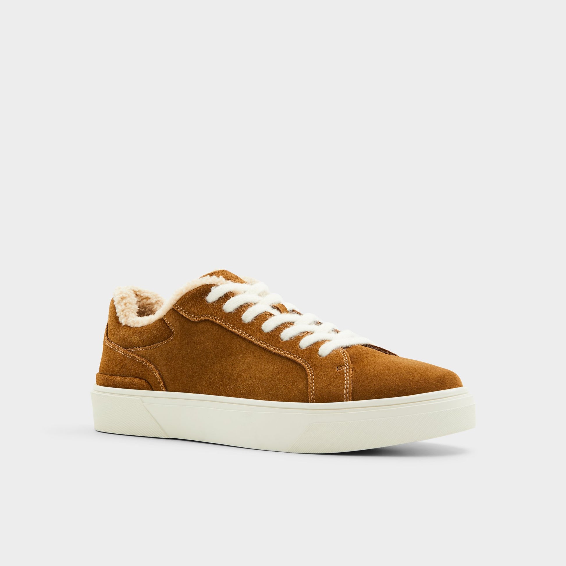 Three-quarter angle of Cognac Willio Low top sneaker's front side