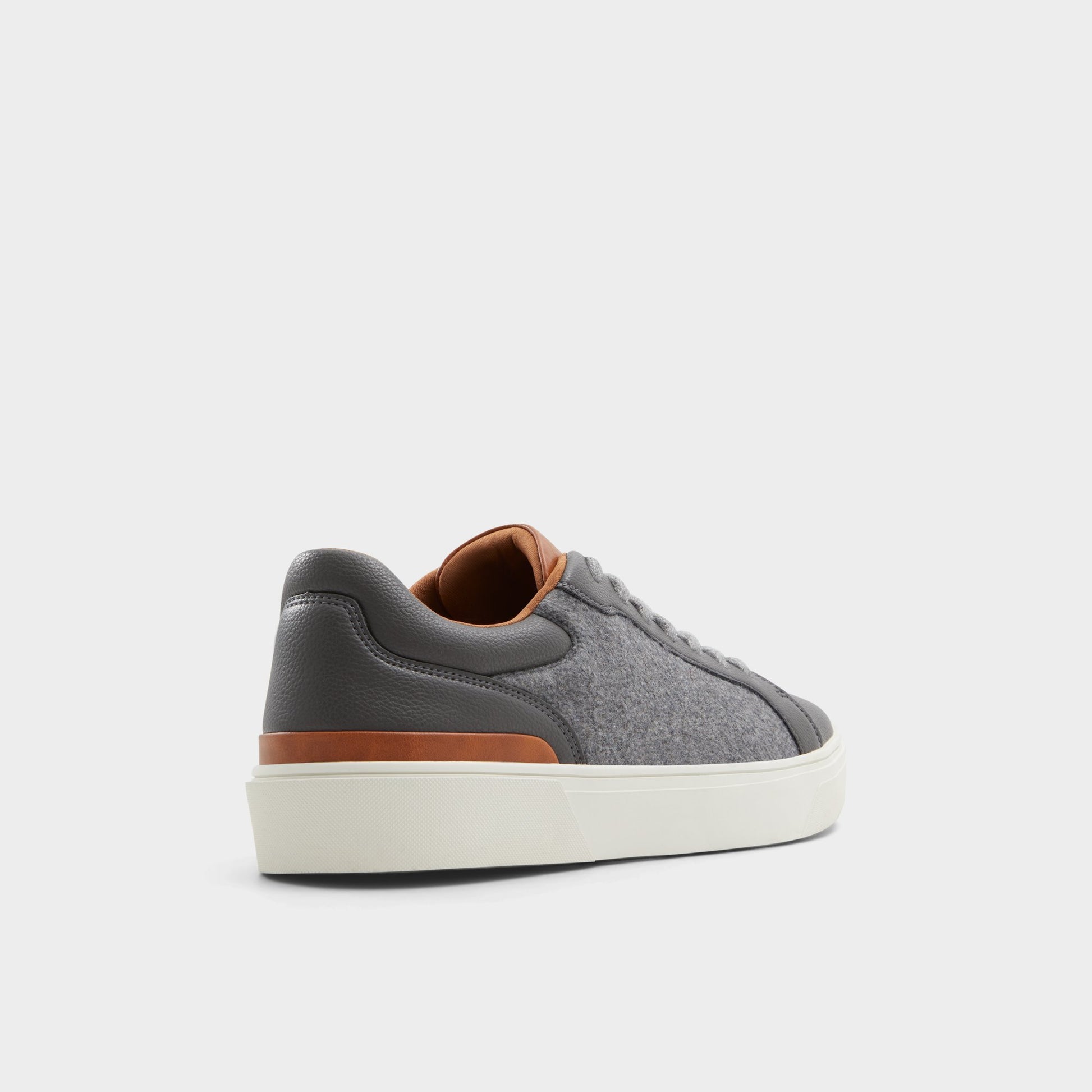 Three-quarter angle of Dark Grey Willio Low top sneaker's back side