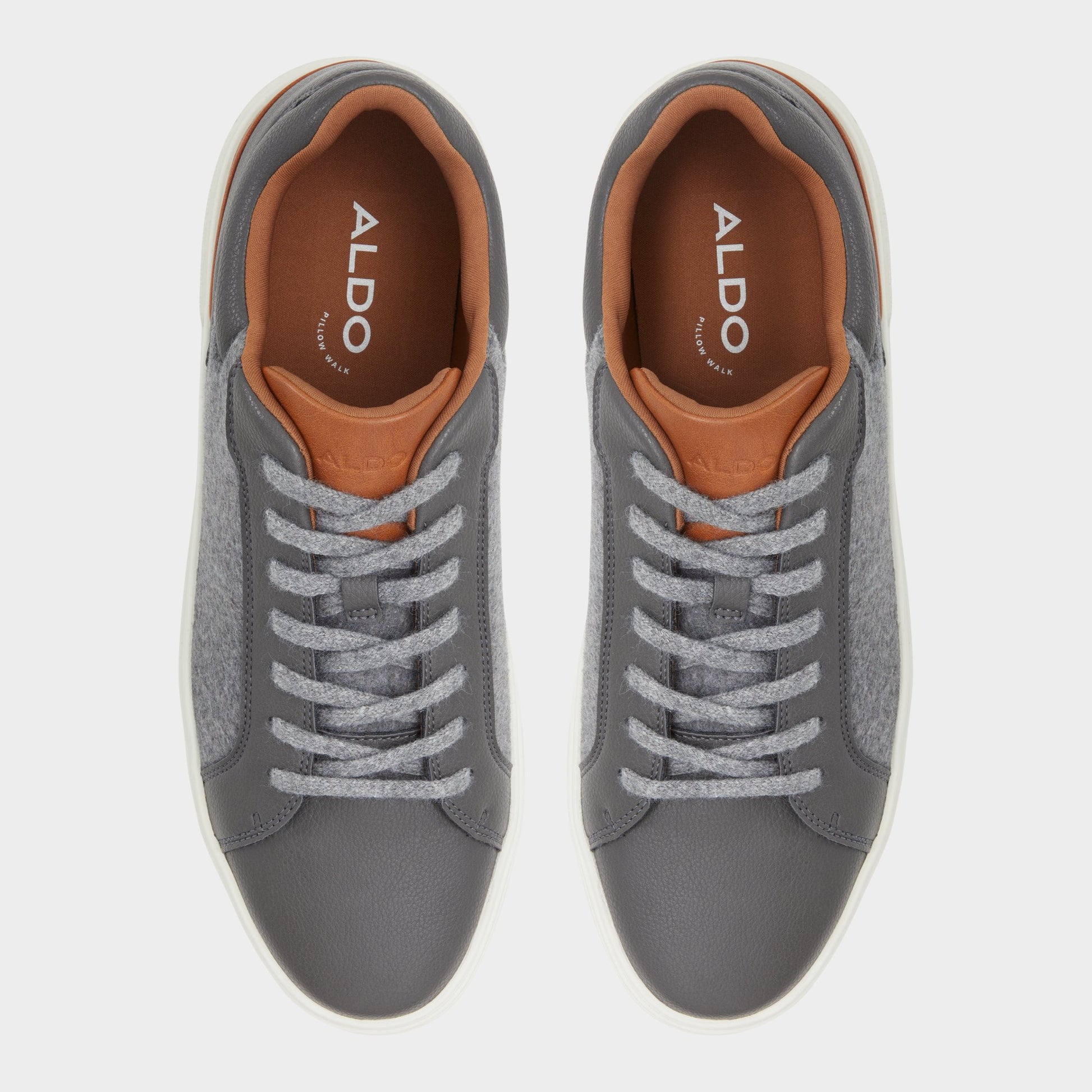 Top-down view of the Dark Grey Willio Low top sneaker