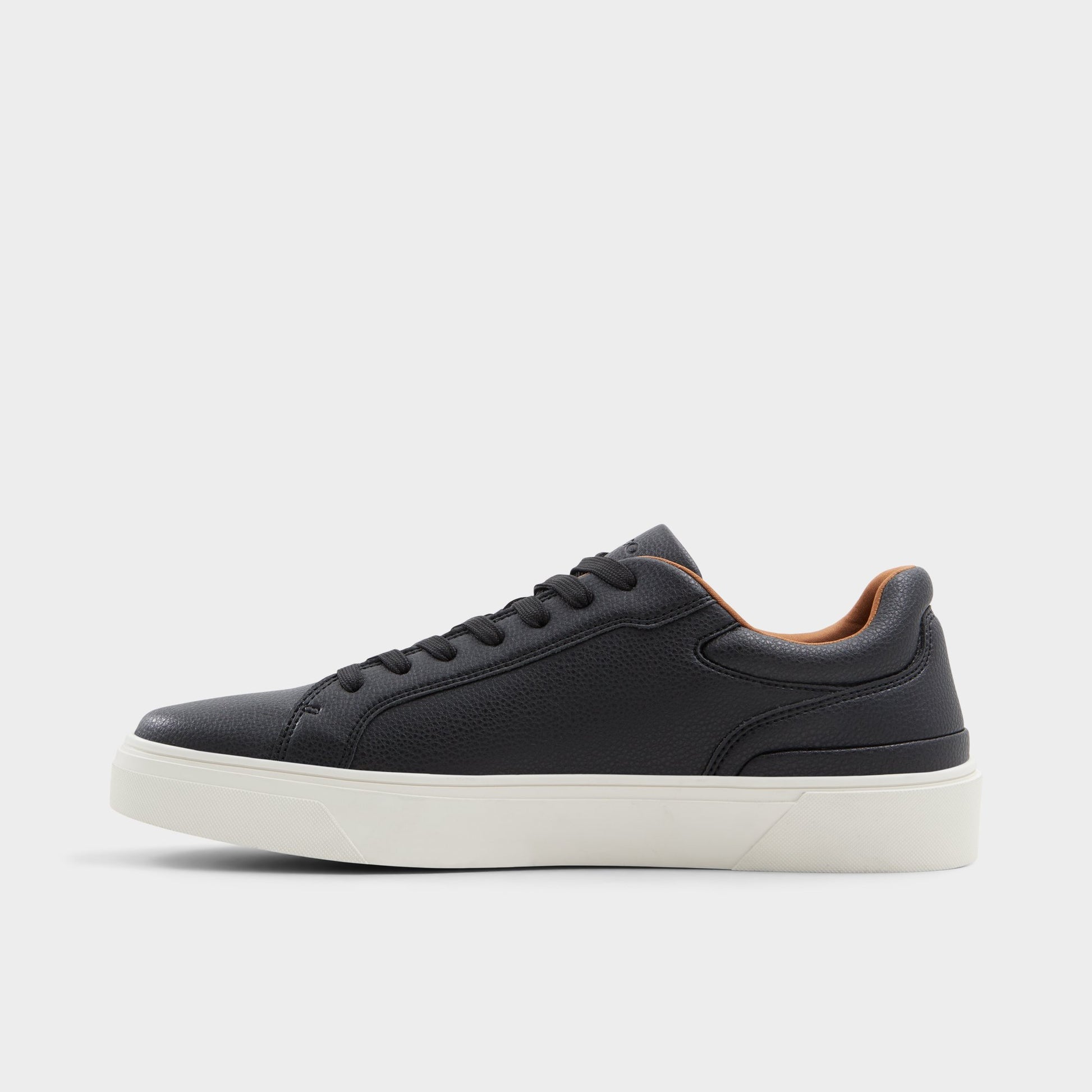 Side view of Black Willio Low top sneaker