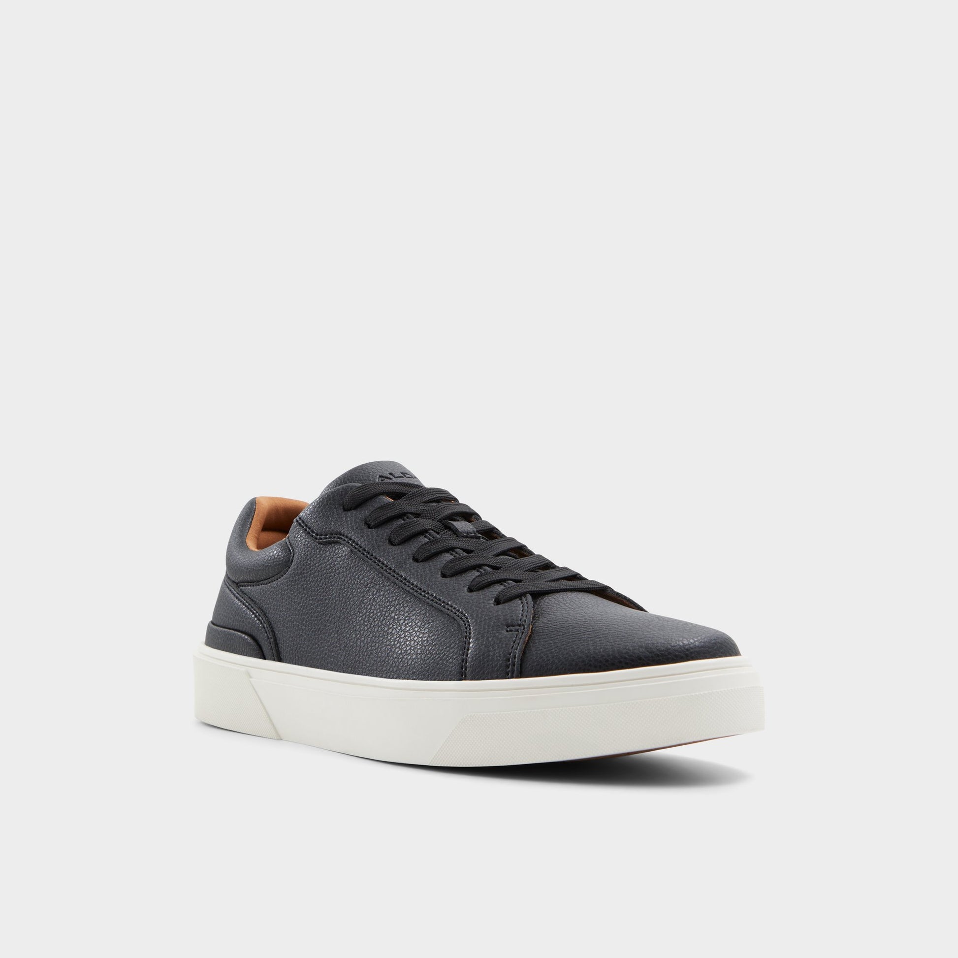 Three-quarter angle of Black Willio Low top sneaker's front side