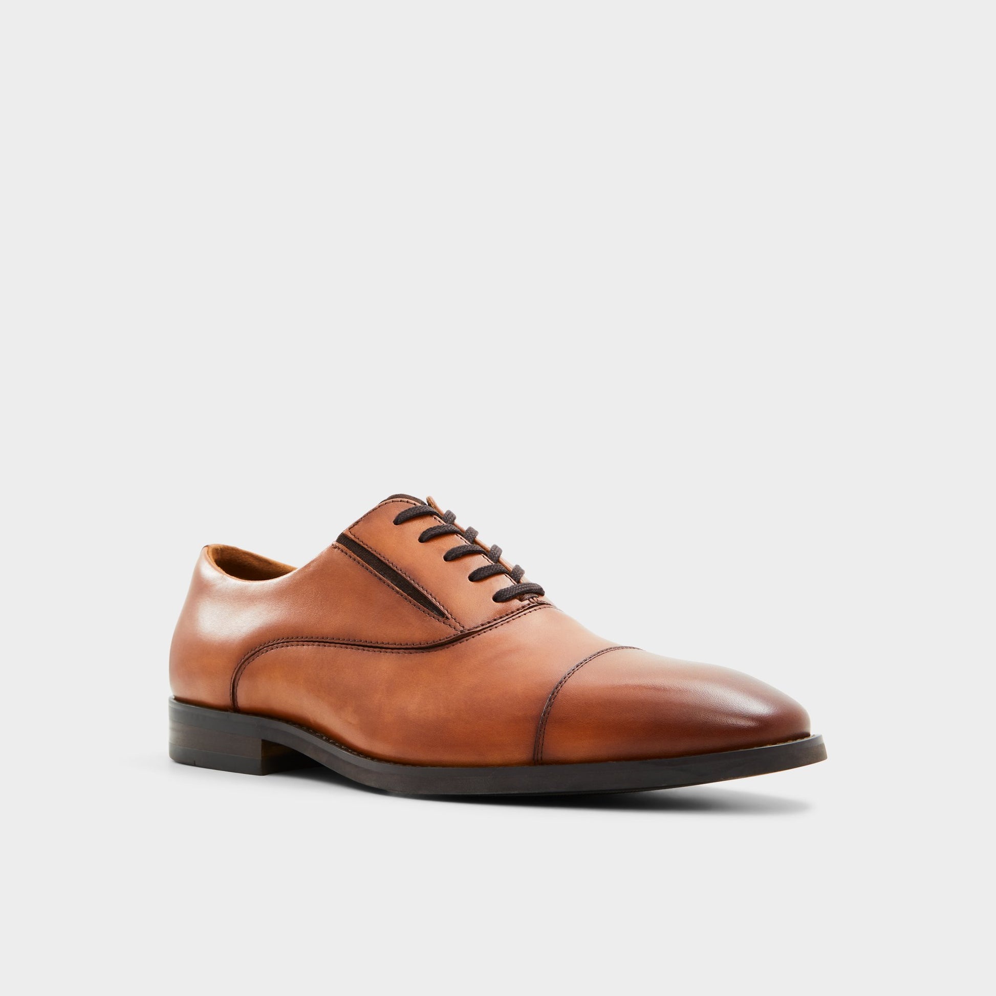 Three-quarter angle of Cognac Paxley Oxford shoe's front side