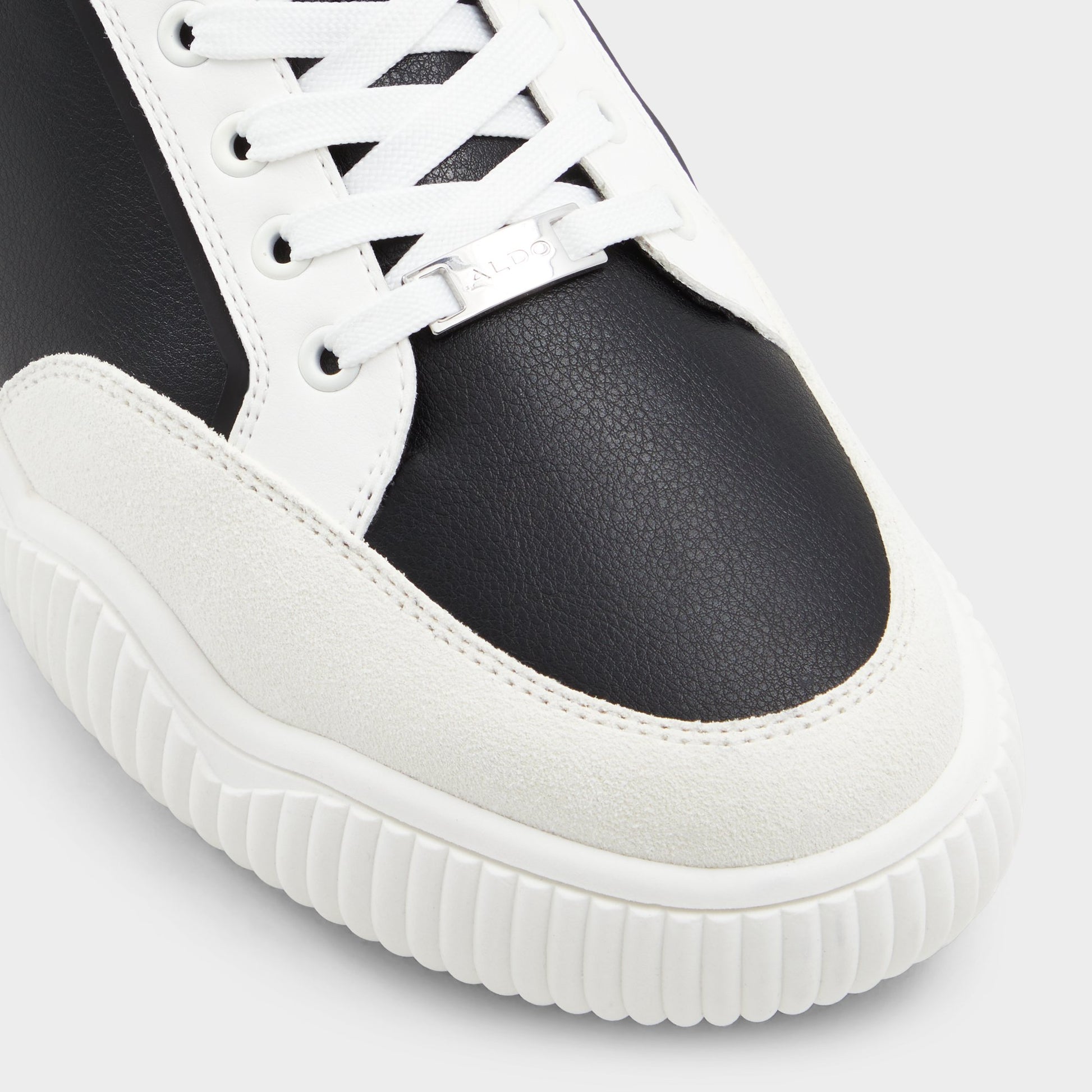 Close-up of the Open Black Kylian Low top sneaker