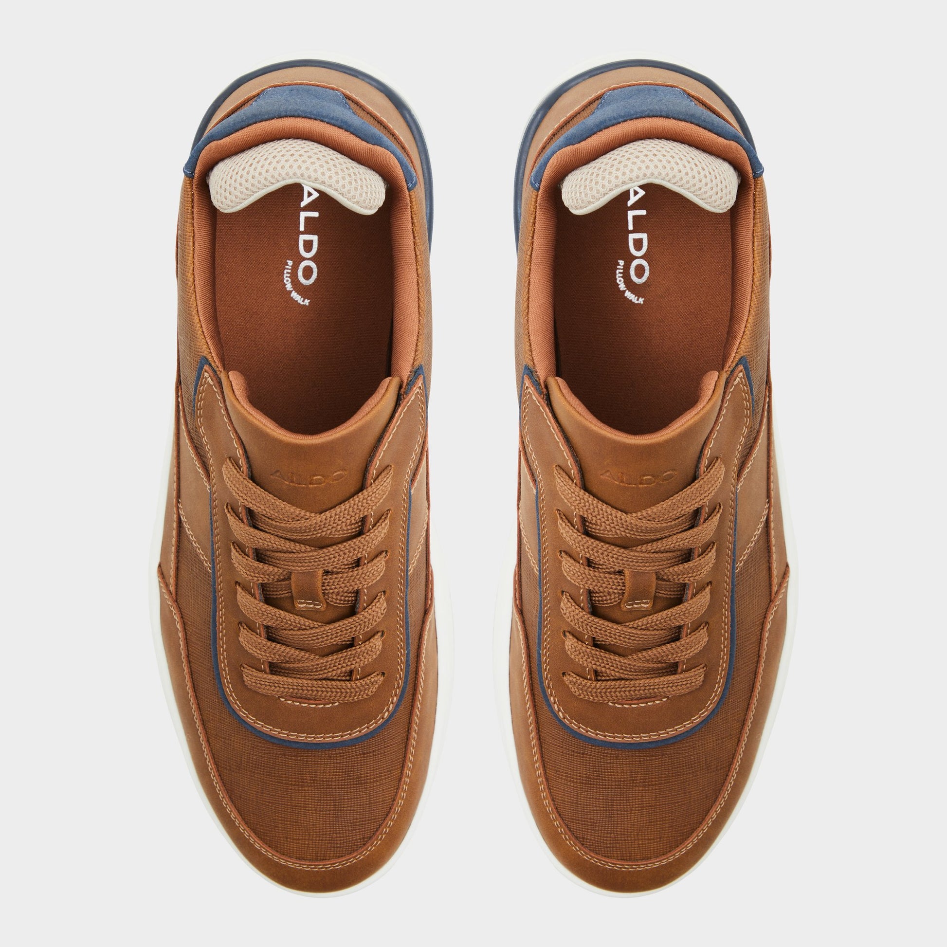 Top-down view of the Cognac Creed Low top sneaker