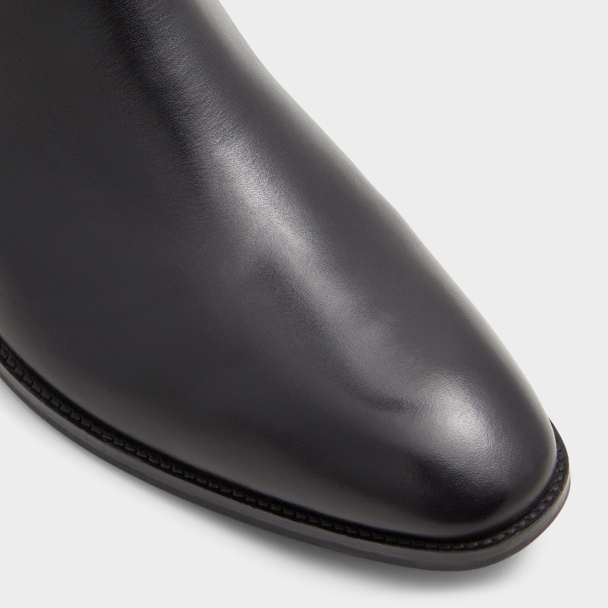 Gros plan de la Noir Frielia Botte Chelsea