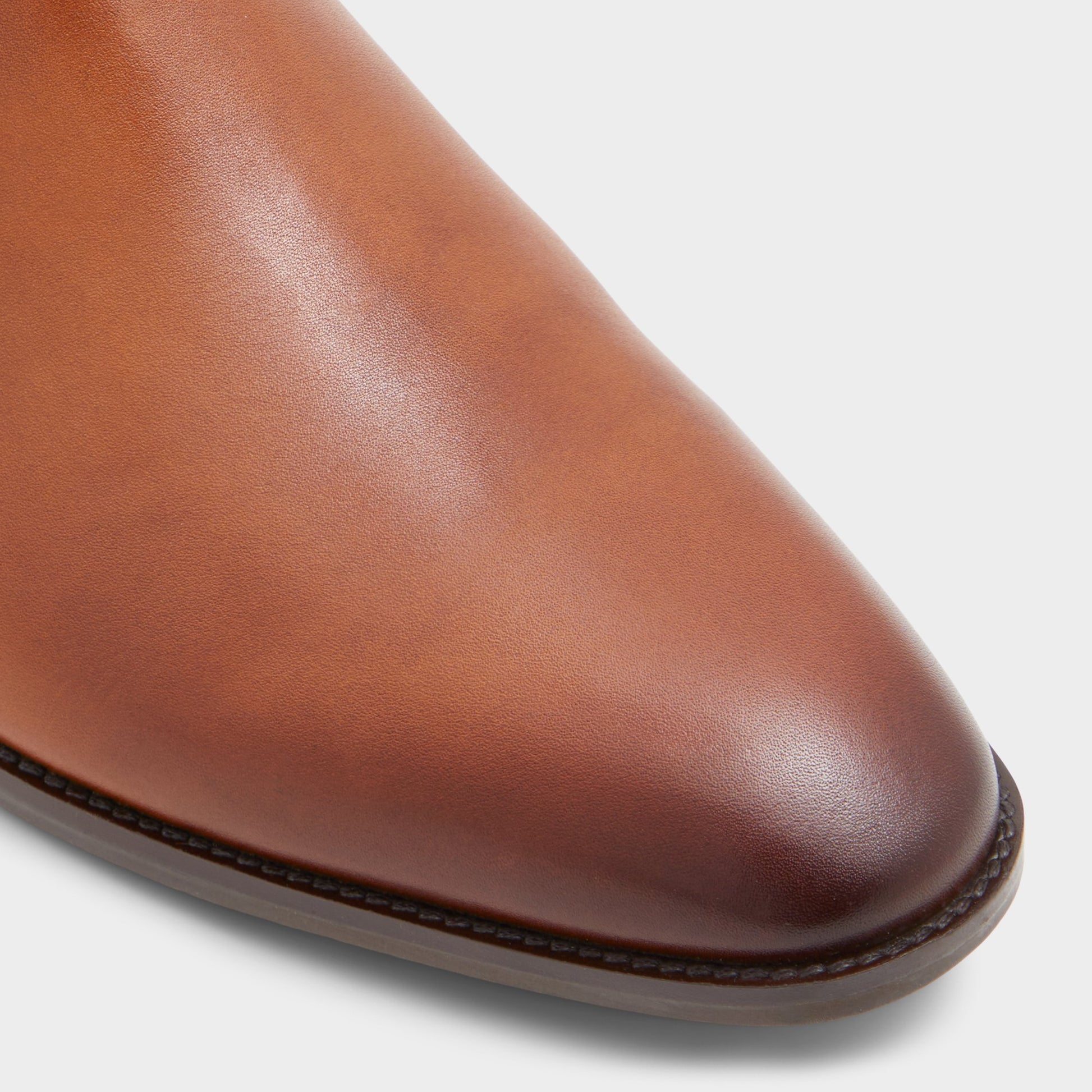 Gros plan de la Cognac Frielia Botte Chelsea