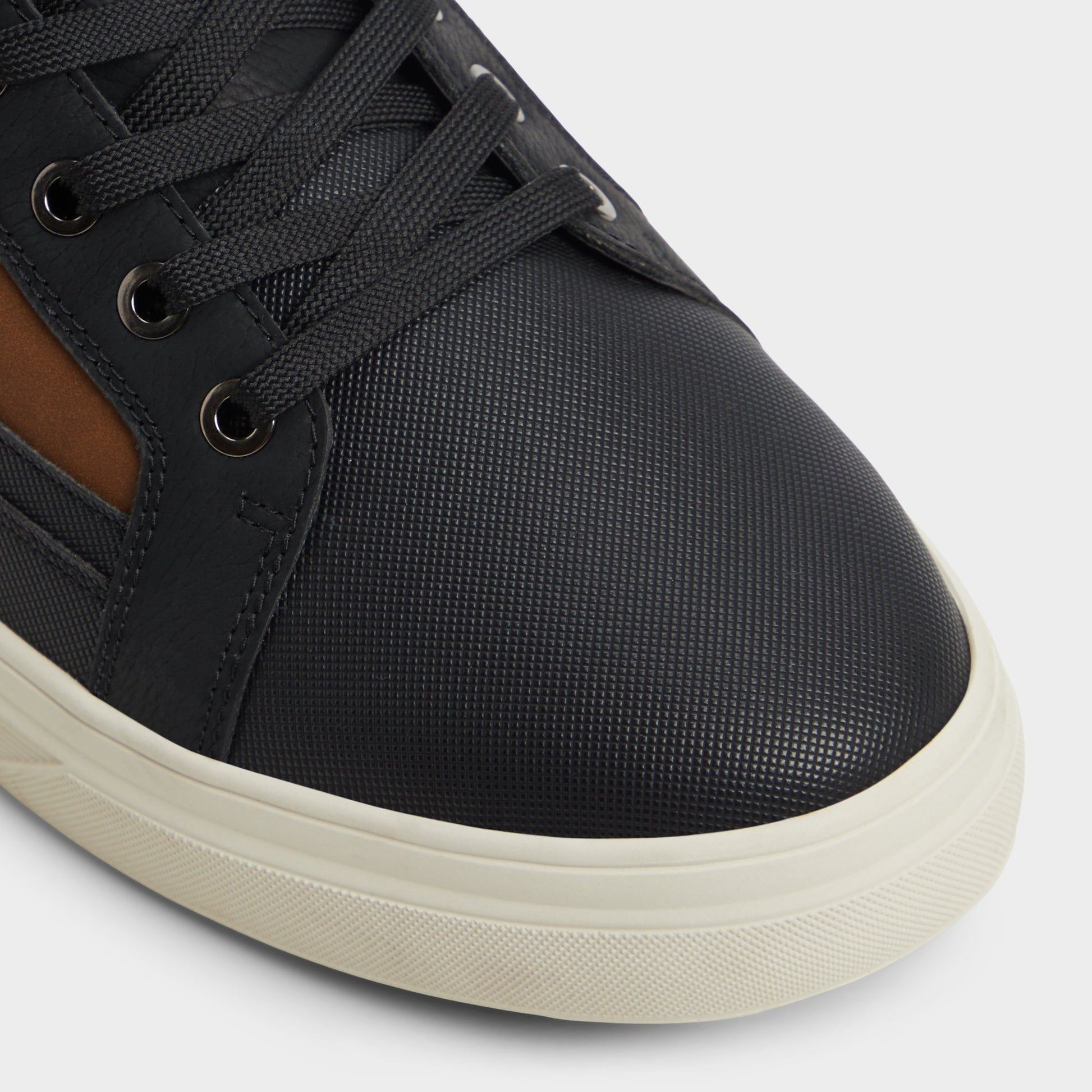 Close-up of the Cognac Tannon Lace-up boot