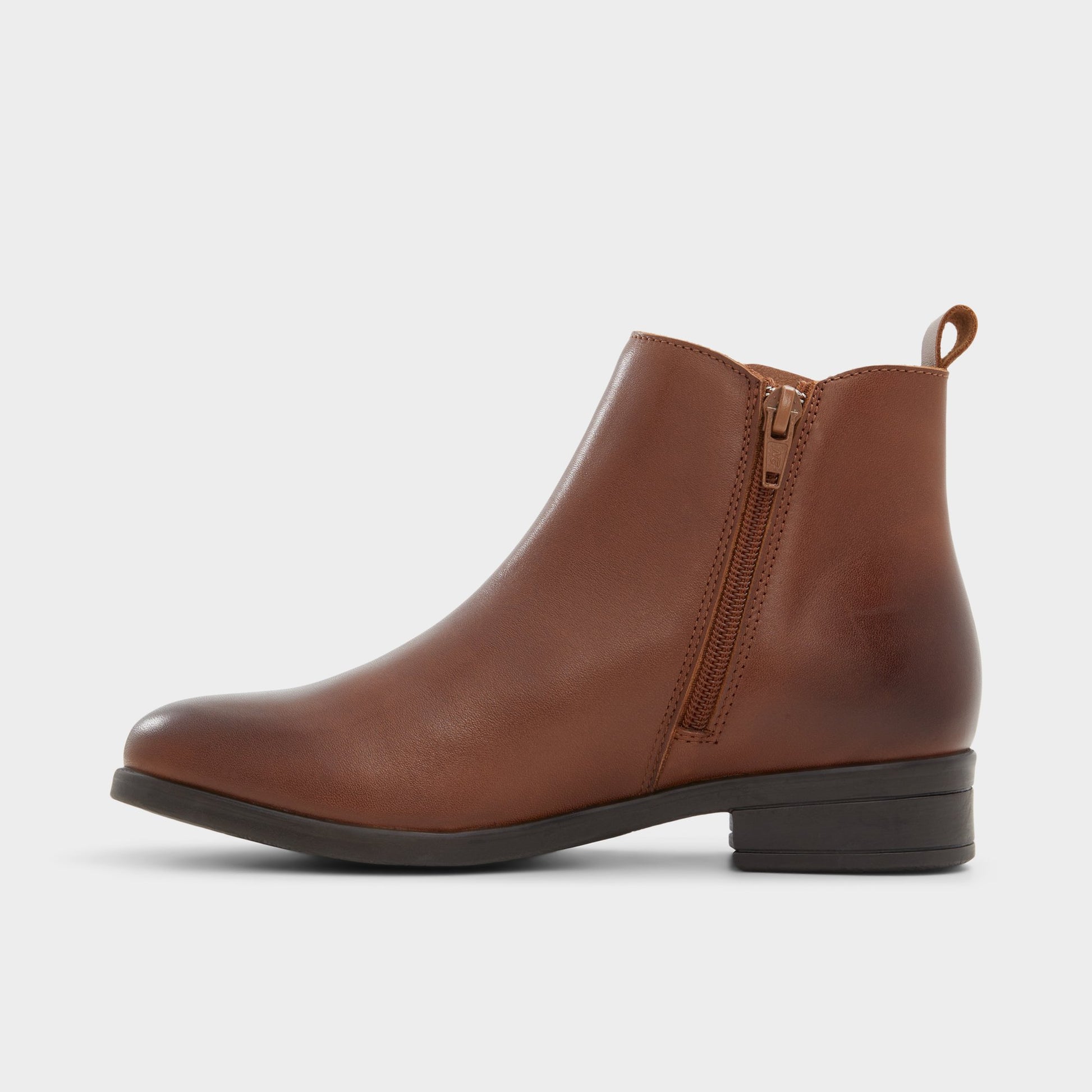 Side view of Cognac Wicoenia Chelsea boot