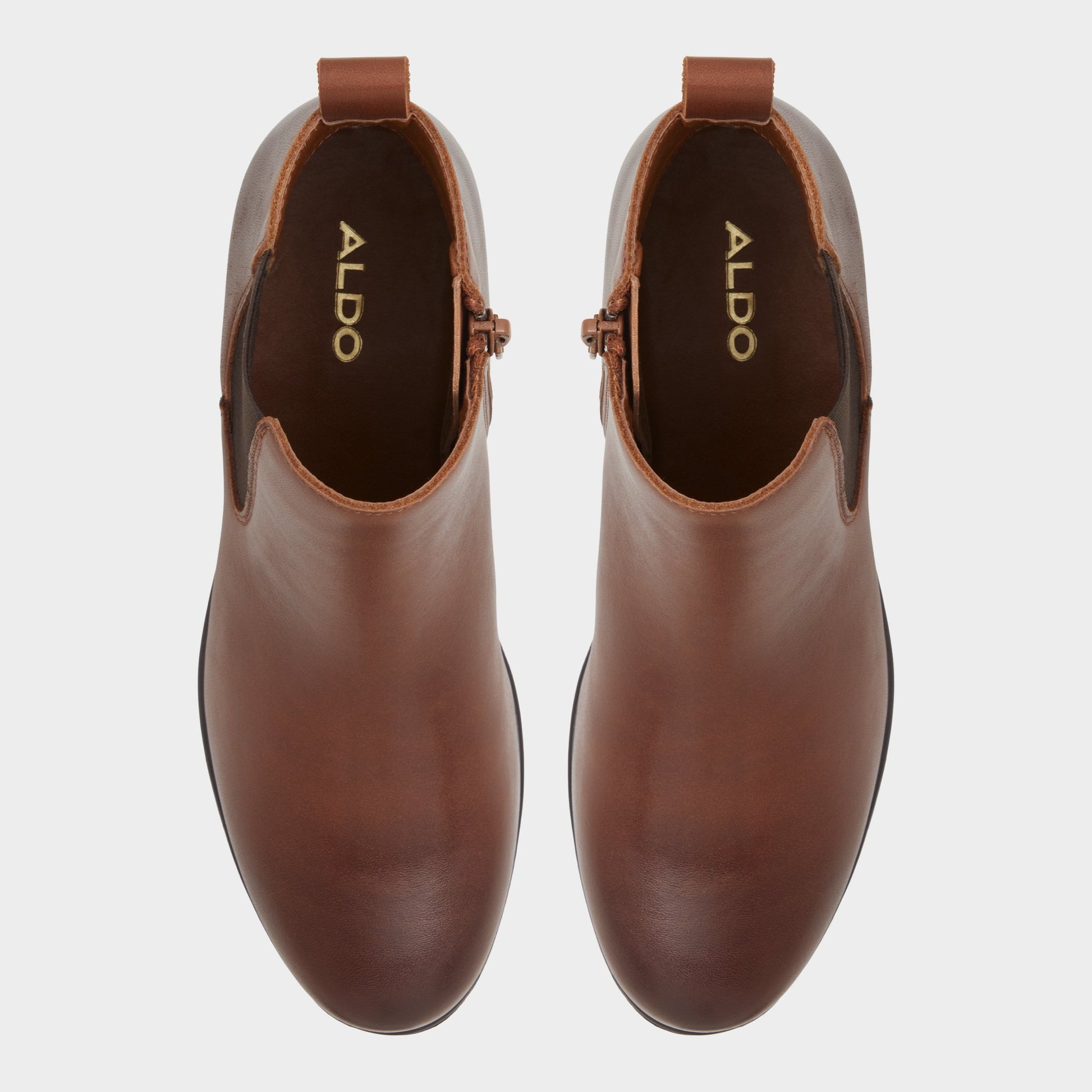 Top-down view of the Cognac Wicoenia Chelsea boot