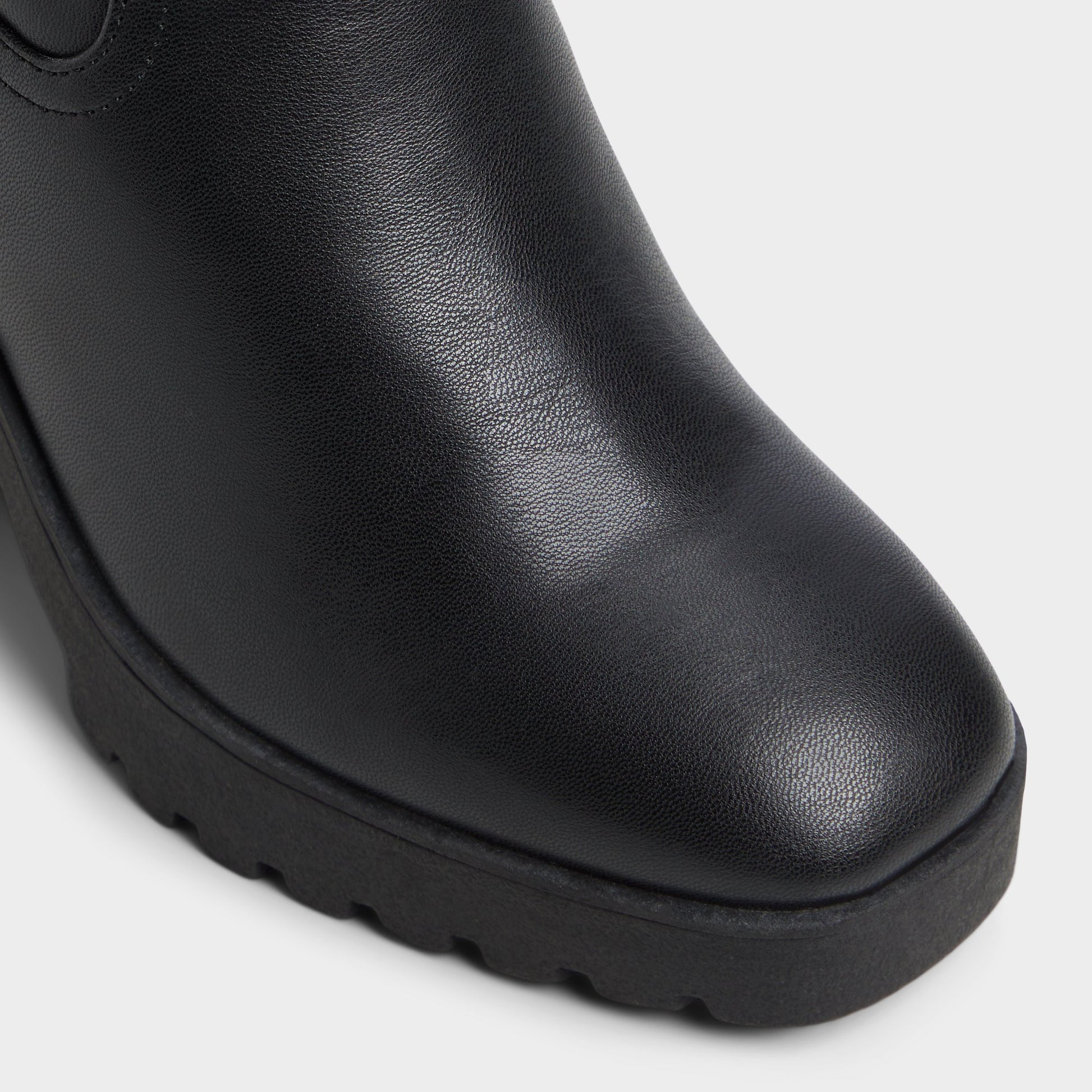 Close-up of the Black/Gold Multi Marrgo