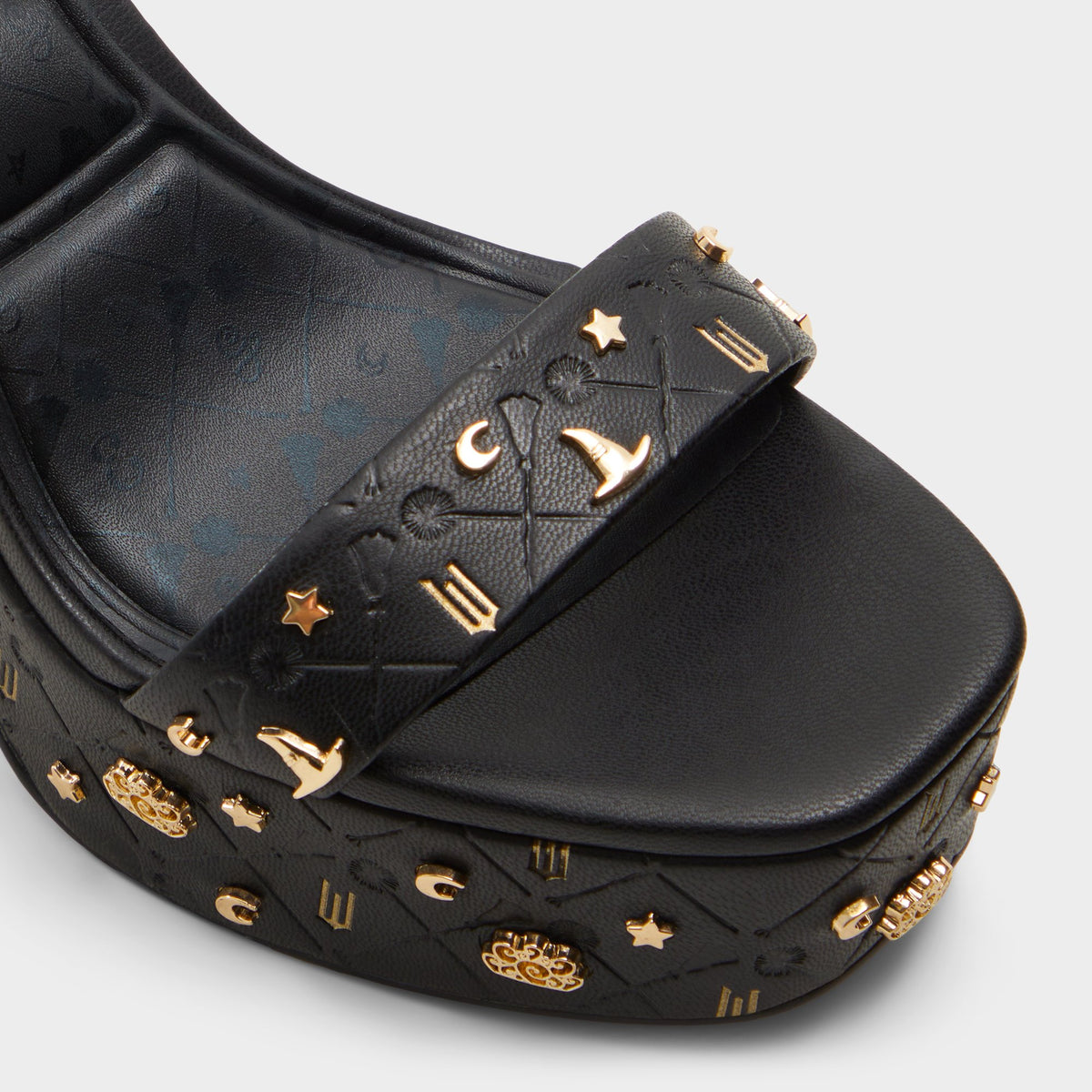 Gros plan de la Noir Takeflight Wicked x ALDO
