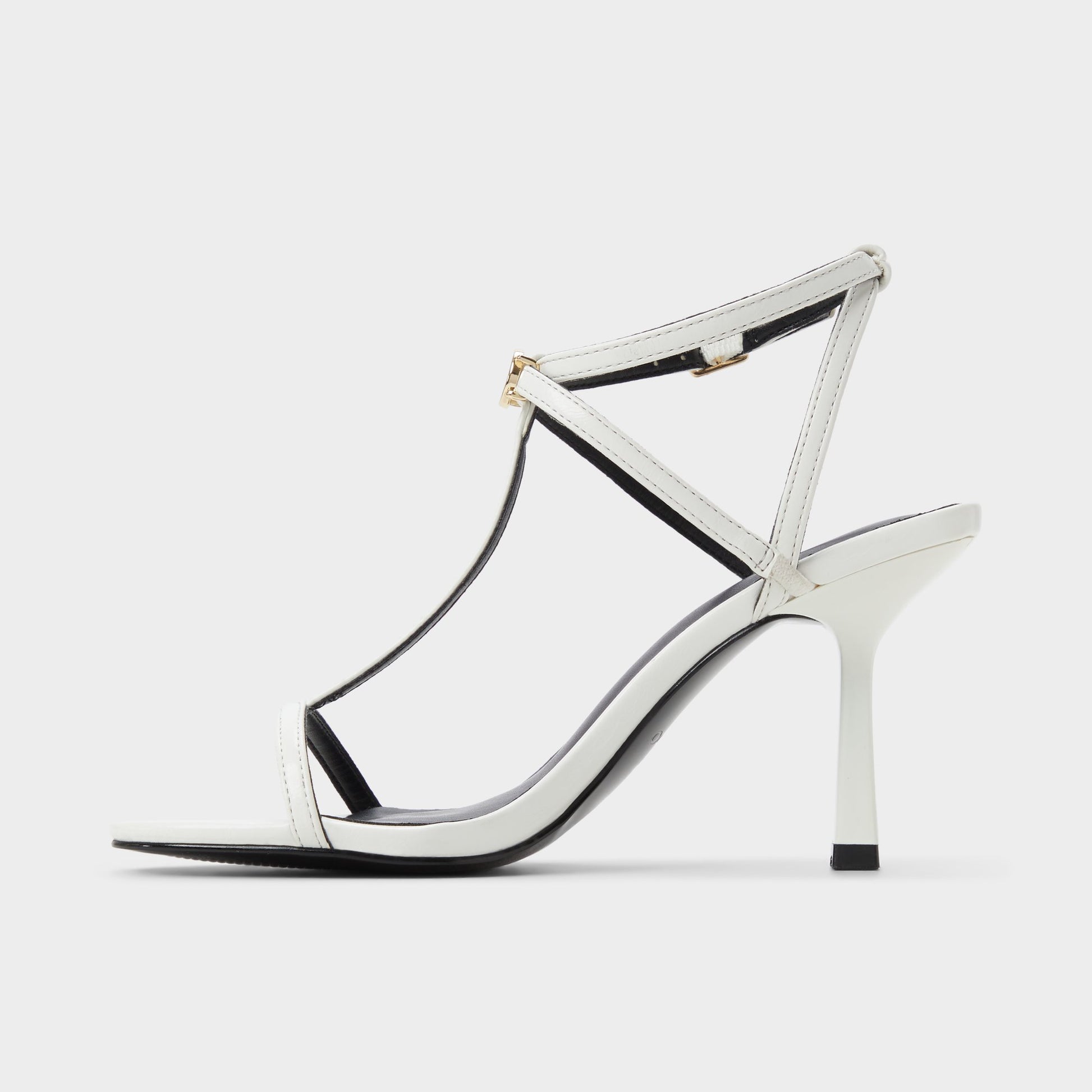 Side view of White Cecille